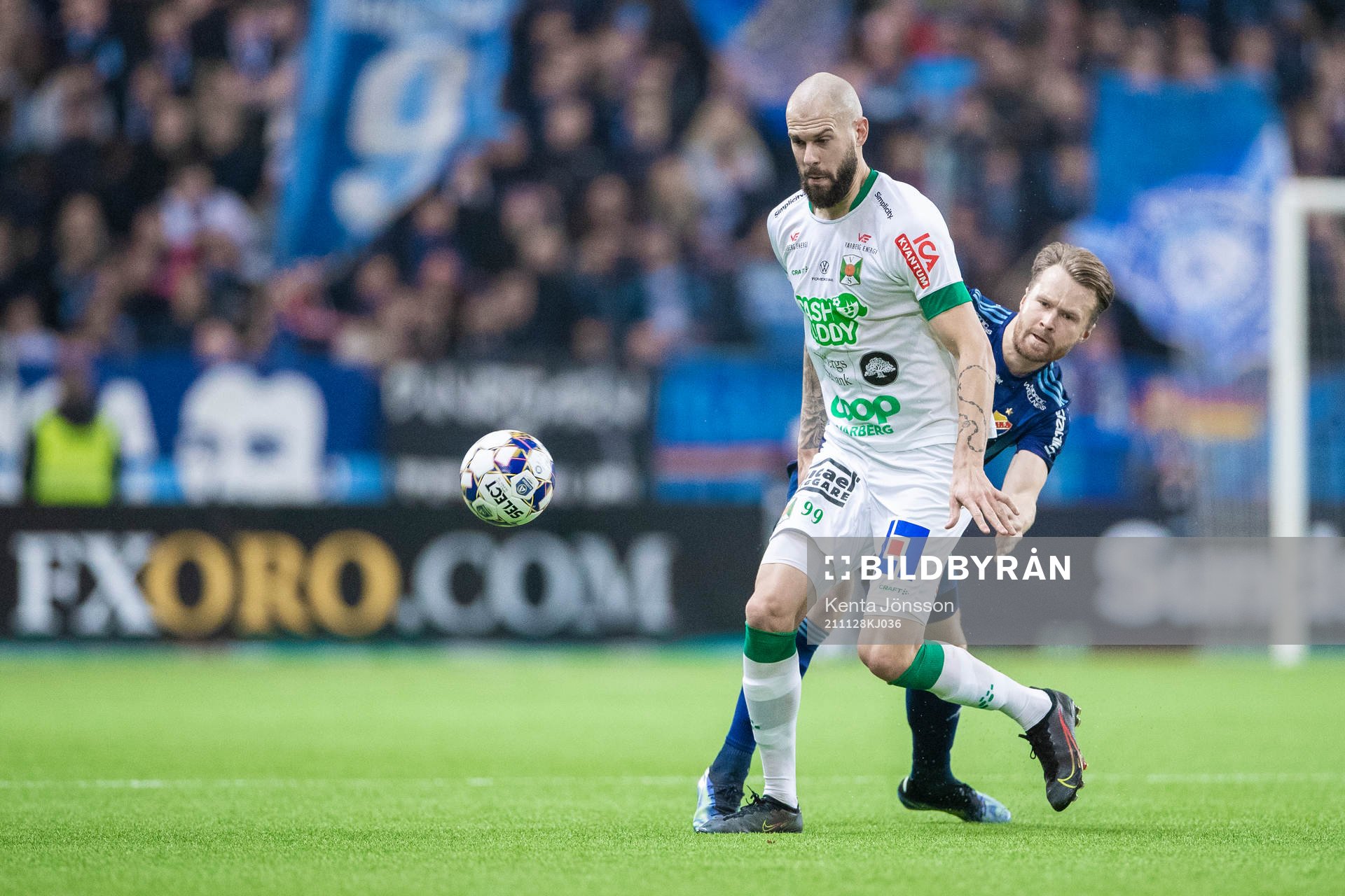 Varbergs Robin Simovic och Djurgårdens Jacob Une Larsson