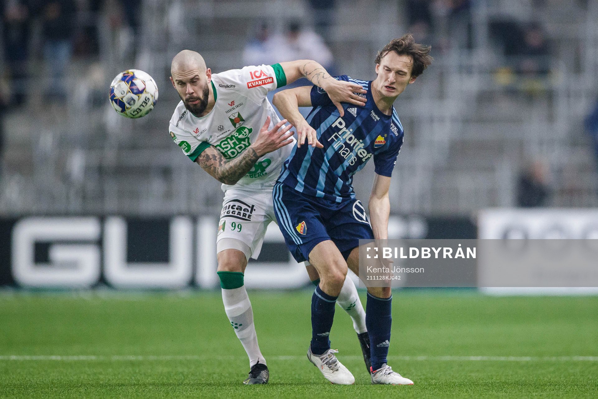 Varbergs Robin Simovic och Djurgårdens Hjalmar Ekdal