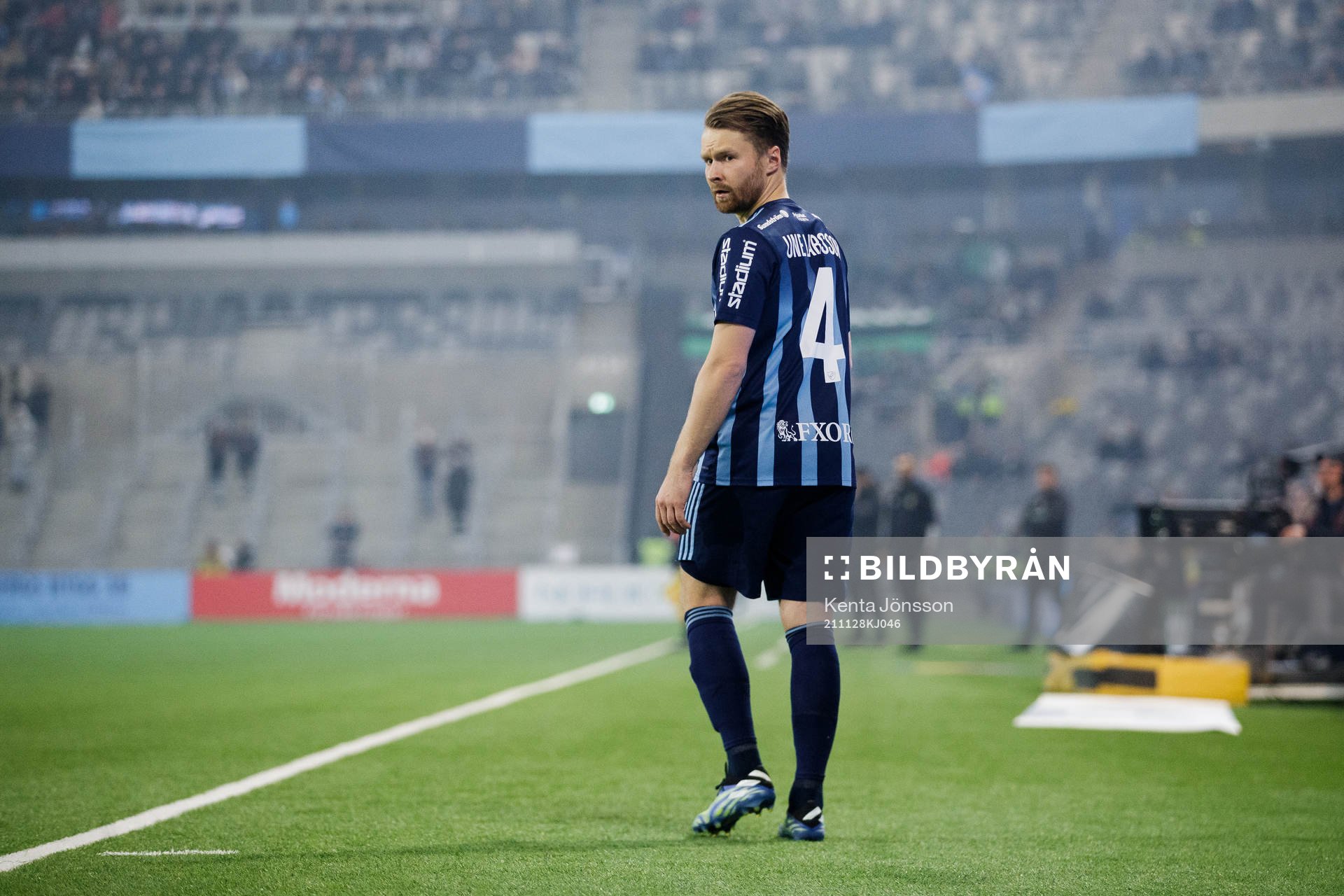Djurgårdens Jacob Une Larsson deppar i samband med att han