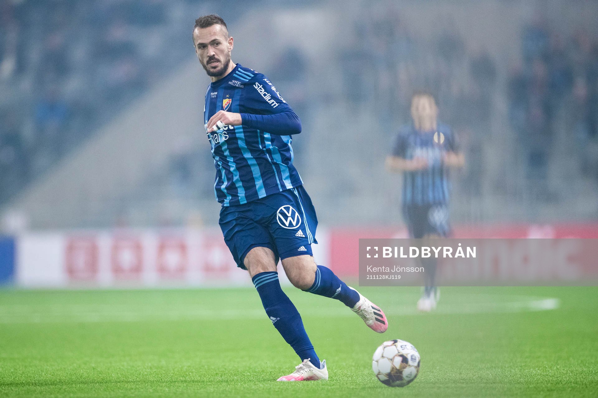 Djurgårdens Emir Kujovic under fotbollsmatchen i Allsvenskan mellan Djurgården och Varberg den 28 november 2021 i Stockholm. 