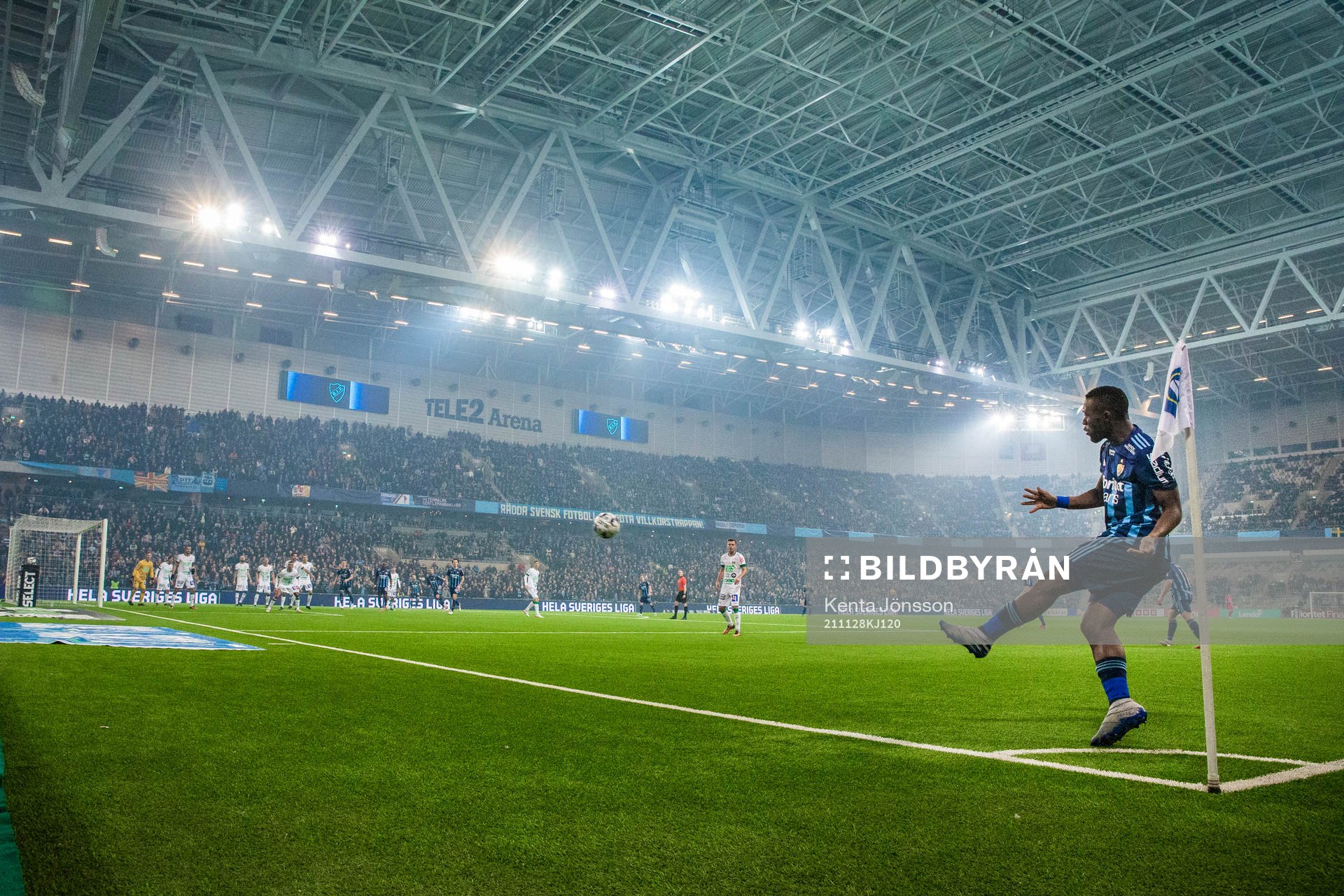 Djurgårdens Emmanuel Banda med en hörna
