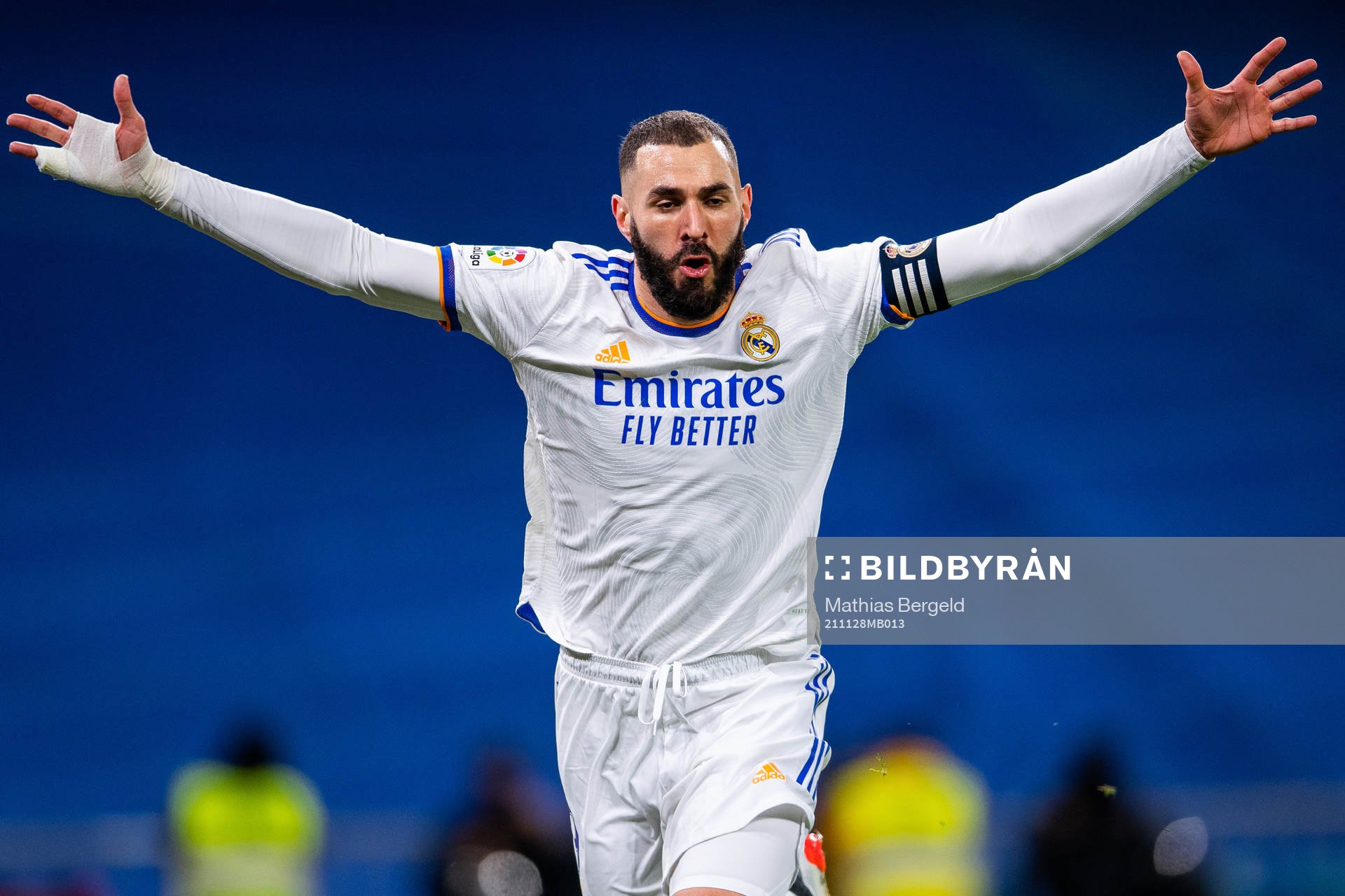 Karim Benzema of Real Madrid celebrates scoring 1-1