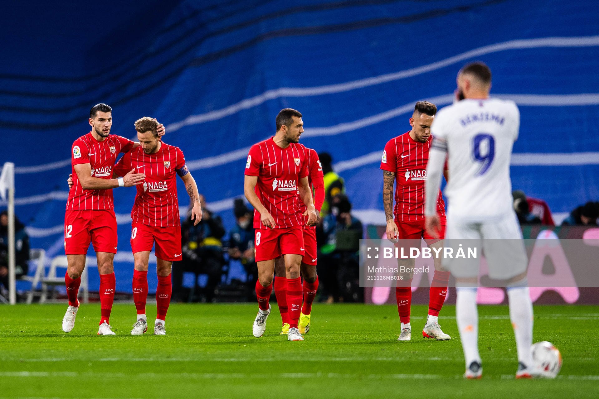 Rafa Mir of Sevilla celebrates with Ivan Rakitic