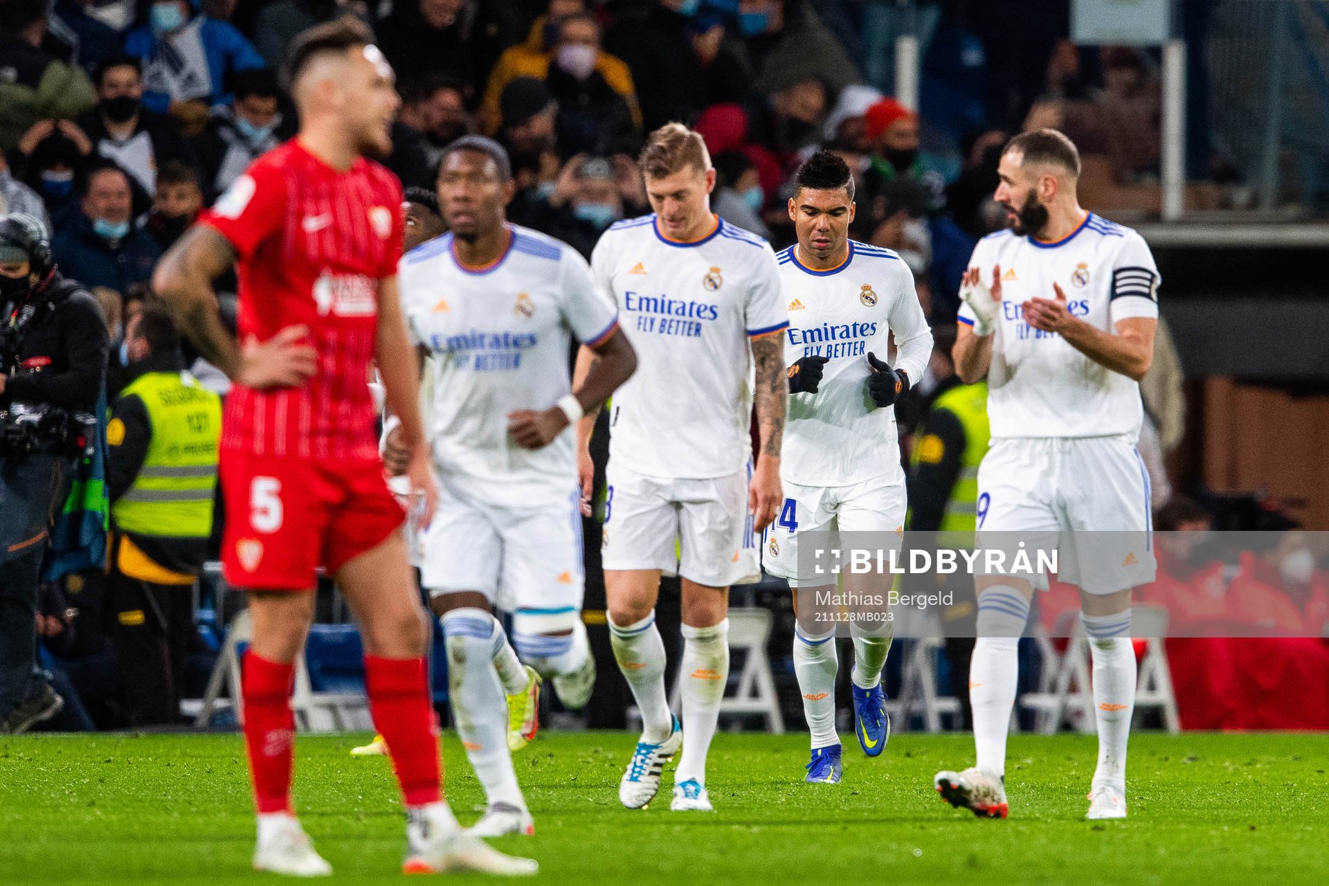 Toni Kroos, Casemiro and Karim Benzema of Real Madrid