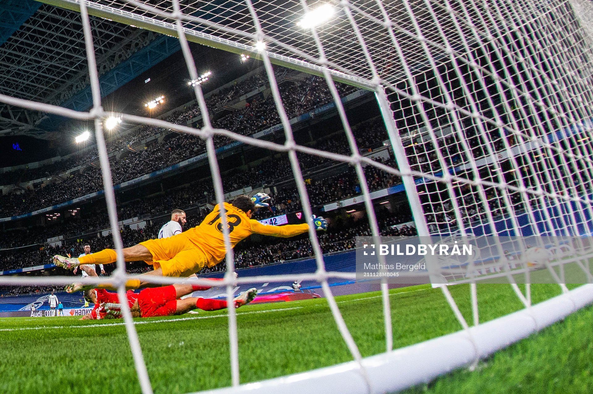 Karim Benzema of Real Madrid scores 1-1 behind goalkeeper