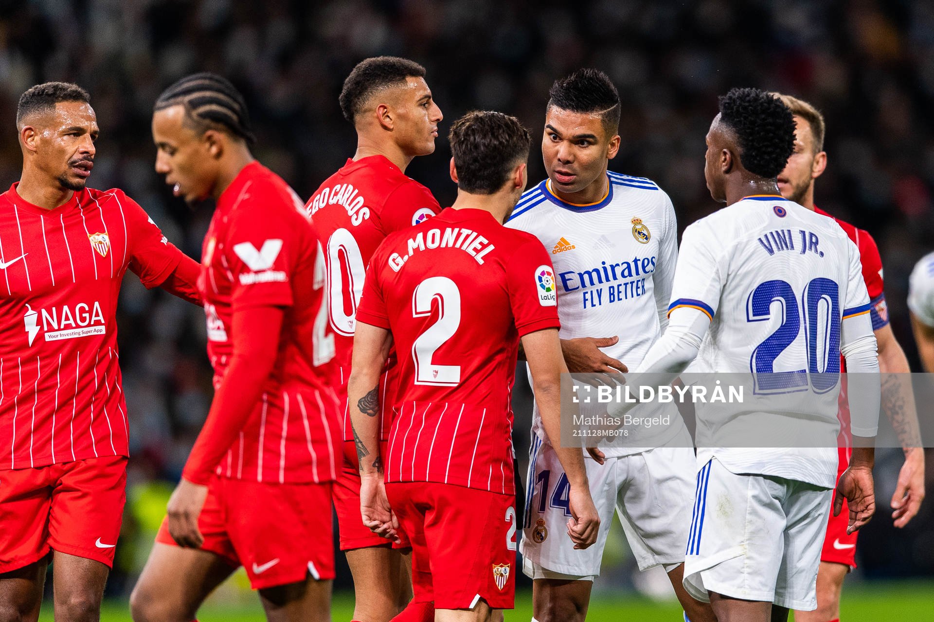 Gonzalo Montiel of Sevilla and Casemiro of Real Madrid