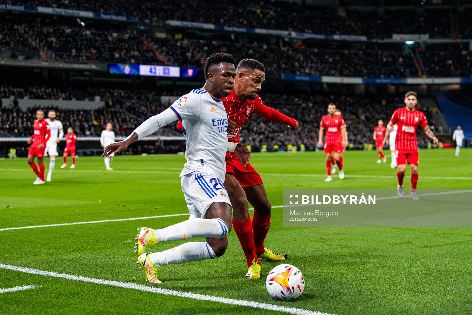 Fernando of Sevilla and Vinicius Junior of Real Madrid