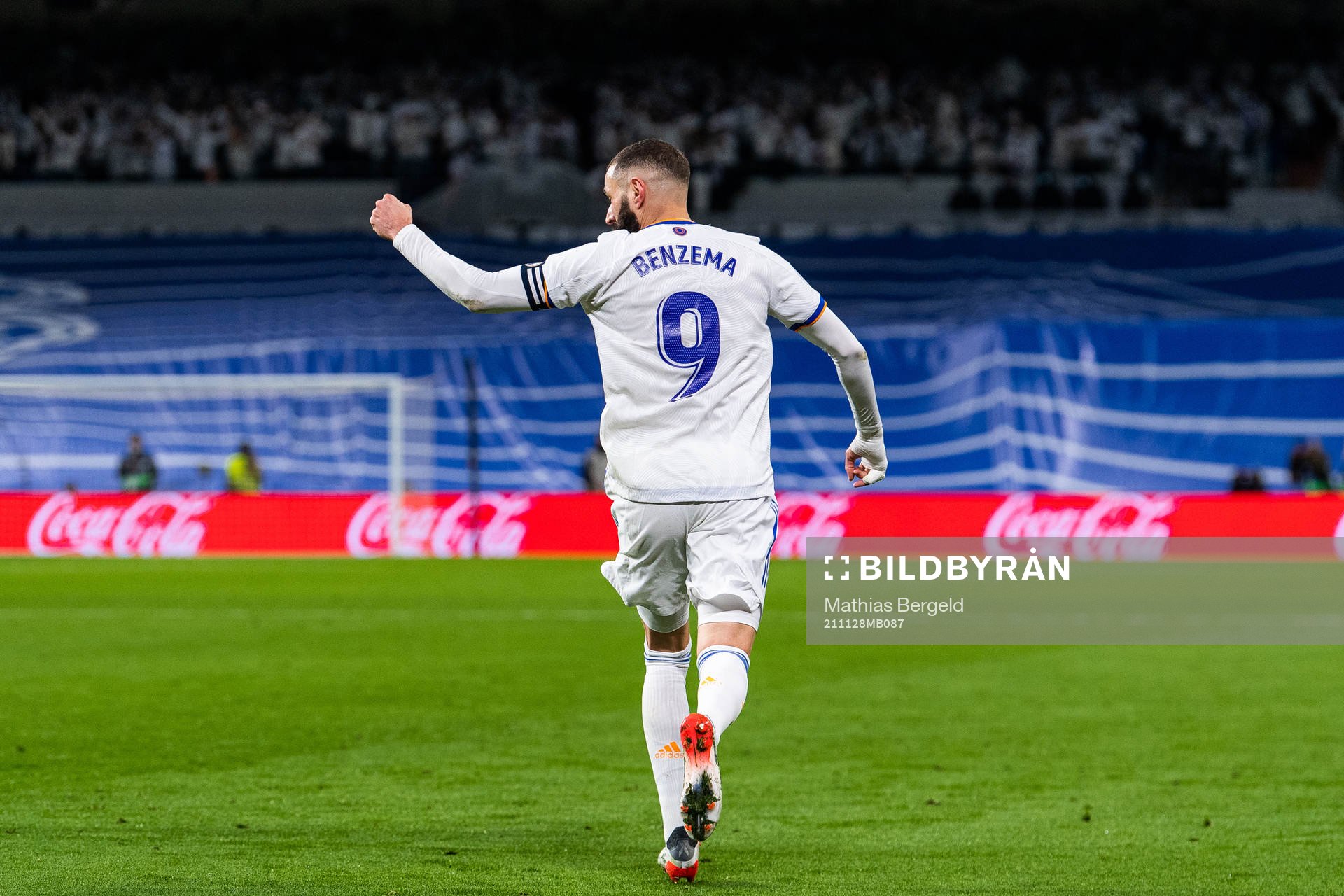 Karim Benzema of Real Madrid celebrates