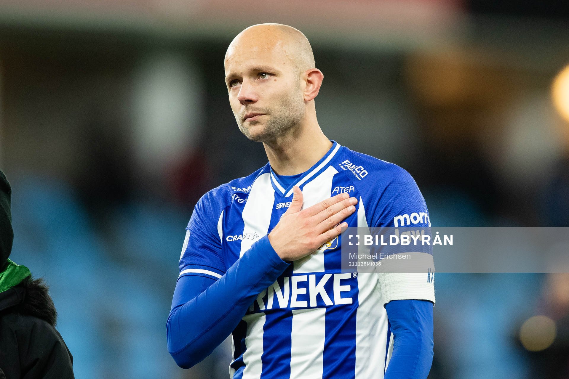 IFK Göteborgs Robin Söder tackas av