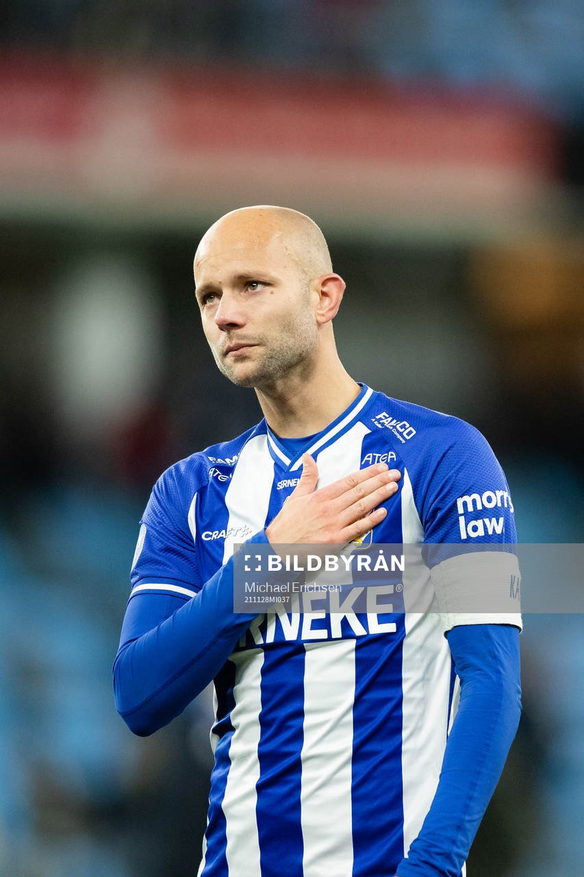 IFK Göteborgs Robin Söder tackas av