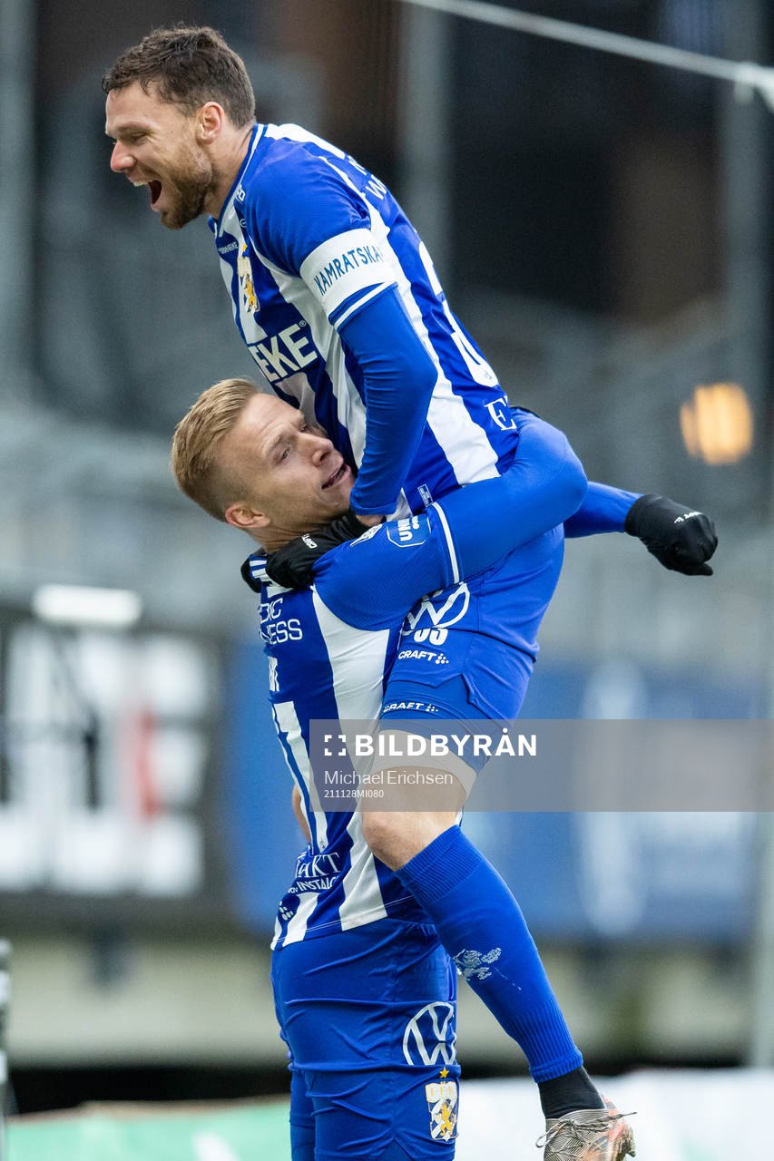 IFK Göteborgs Marcus Berg jublar ihop med Oscar Wendt