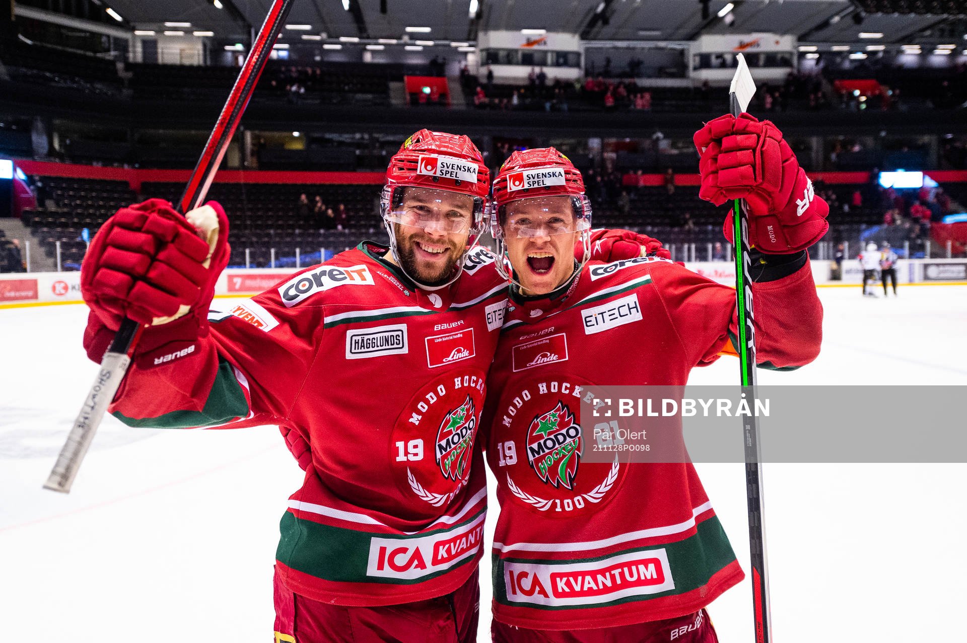 Modos Markus Modigs och Mikkel Aagaard jublar
