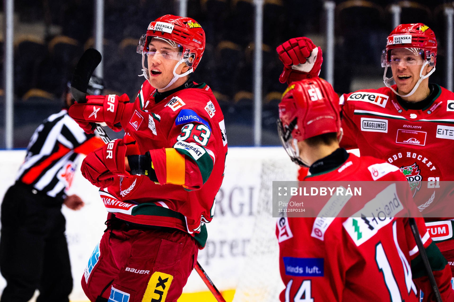 Modos Max Tjernström jublar