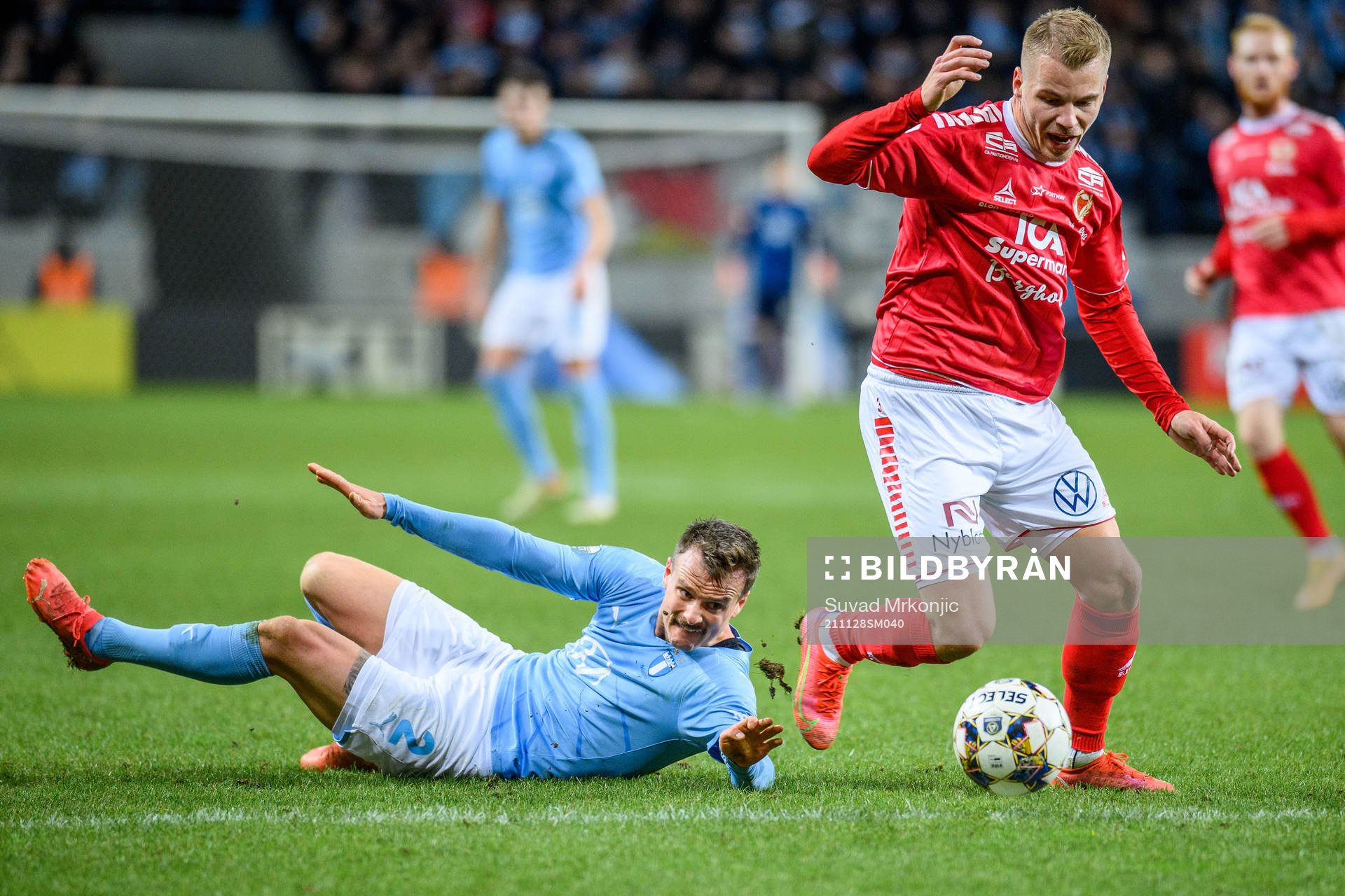 Malmö FFs Eric Larsson och Kalmars Sebastian Ring