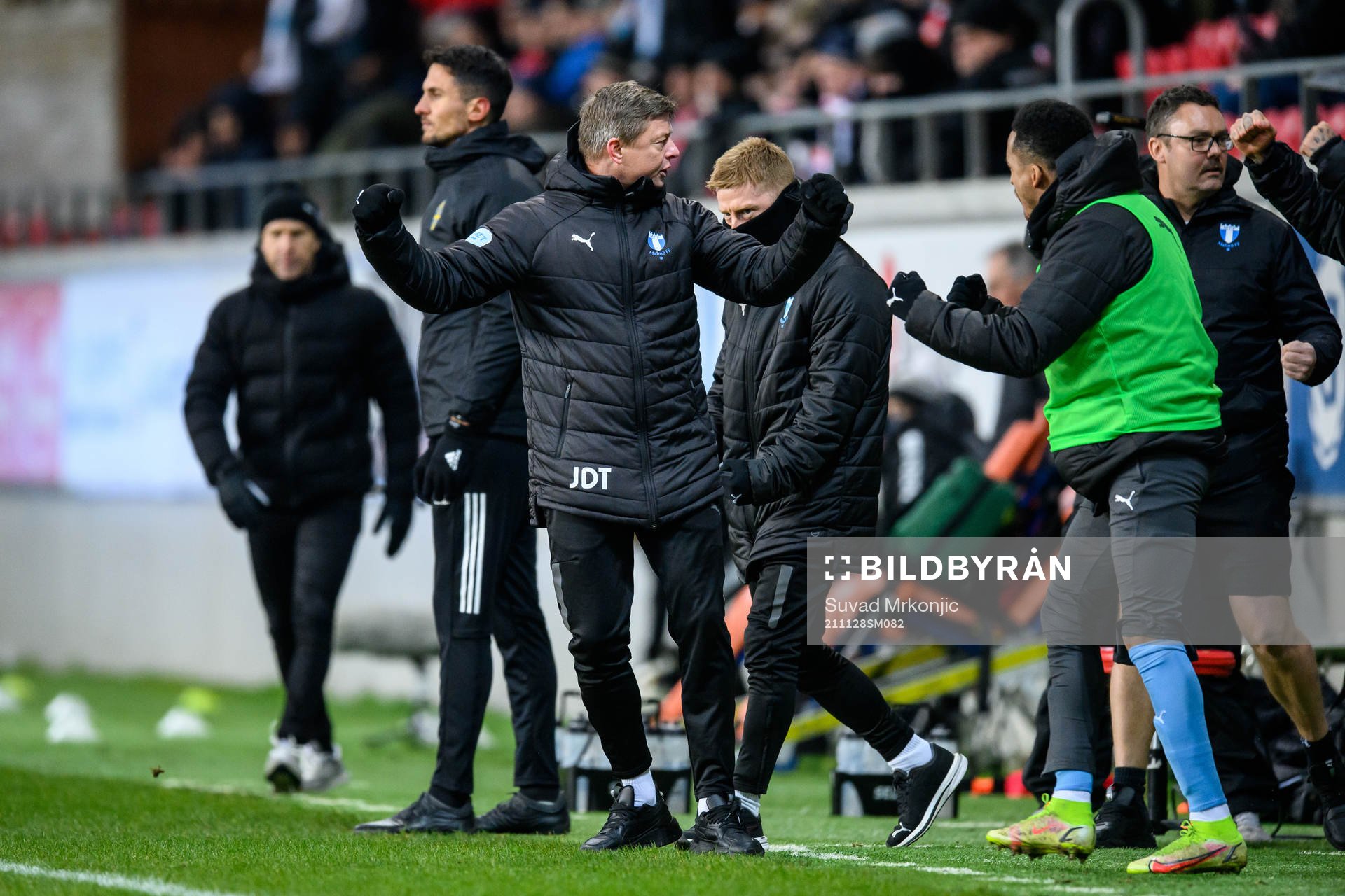 Malmö FFs huvudtränare Jon Dahl Tomasson jublar