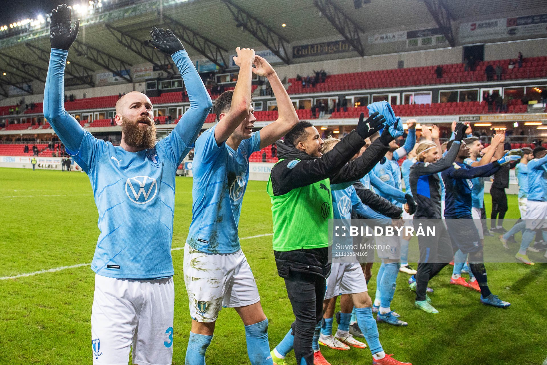 Malmös Jo Inge Berget jublar efter fotbollsmatchen i Allsvenskan mellan Kalmar och Malmö FF den 28 november 2021 i Kalmar. 