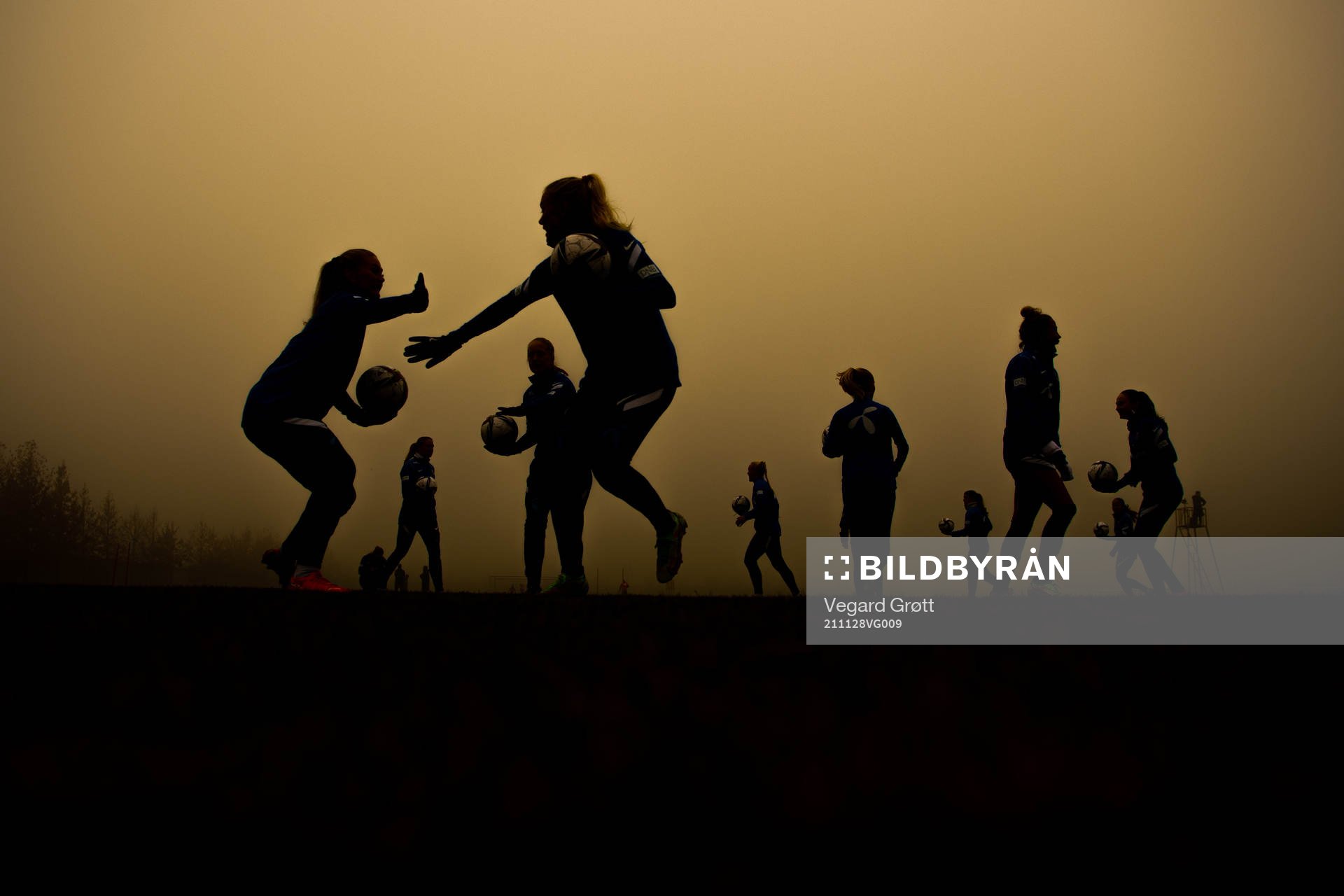 Silhouettes of the players of the Norwegian women's