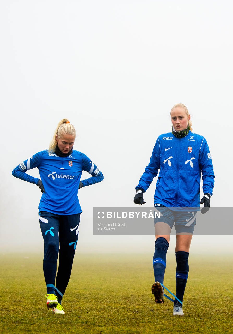 Guro Bergsvand and Emilie Bragstad of the Norwegian women's