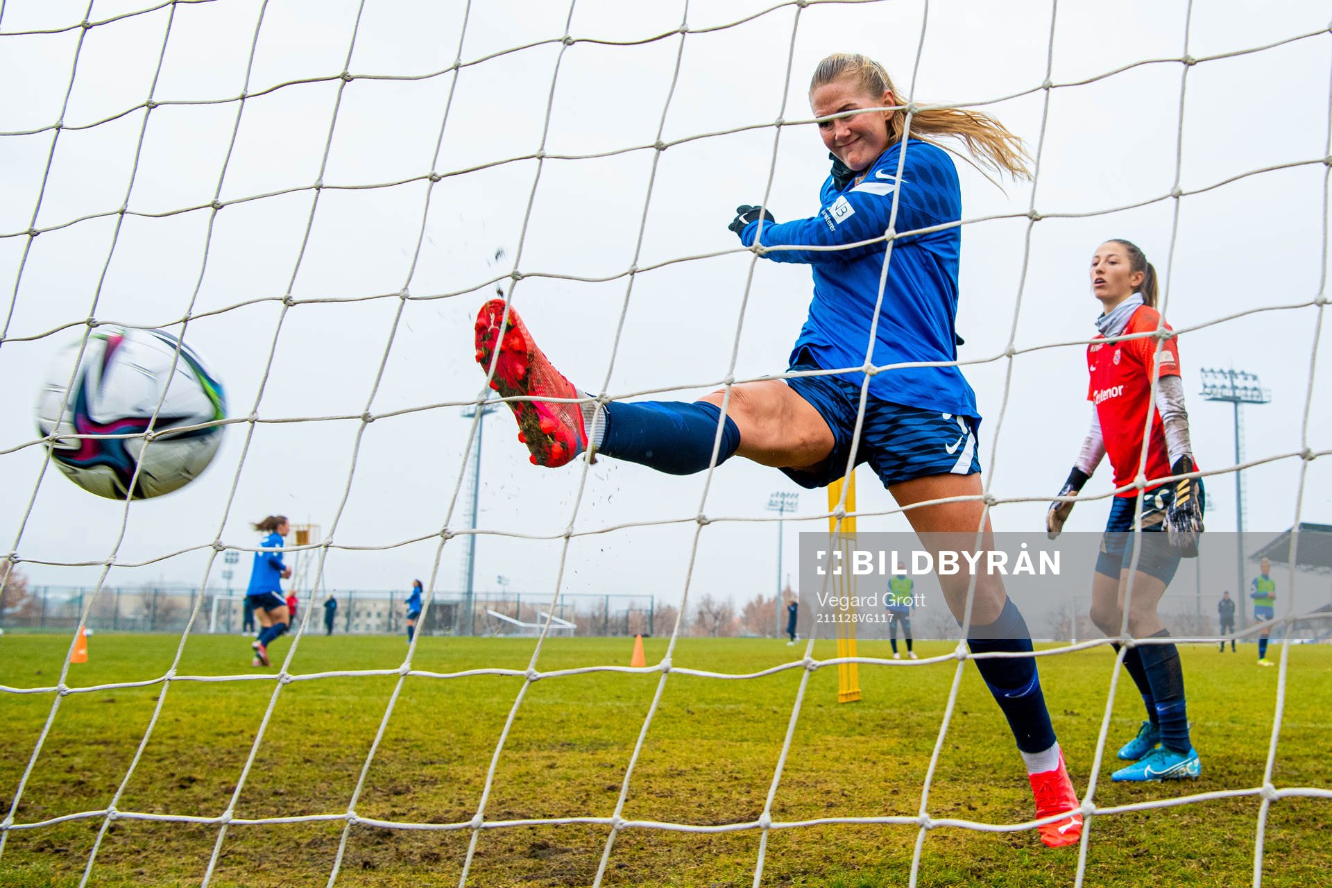 Lisa-Marie Karlseng Utland and goalkeeper Cecilie