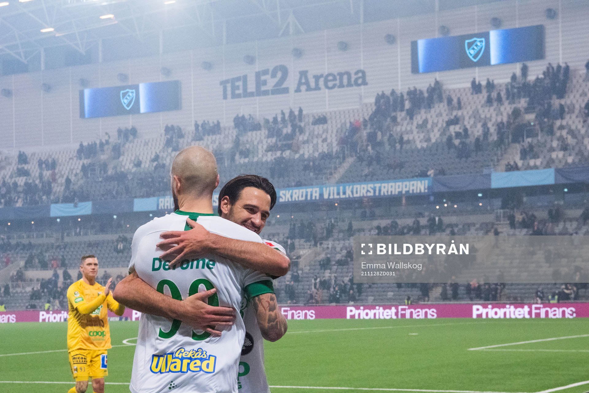 Varbergs Robin Simovic och Oliver Stanisic jublar