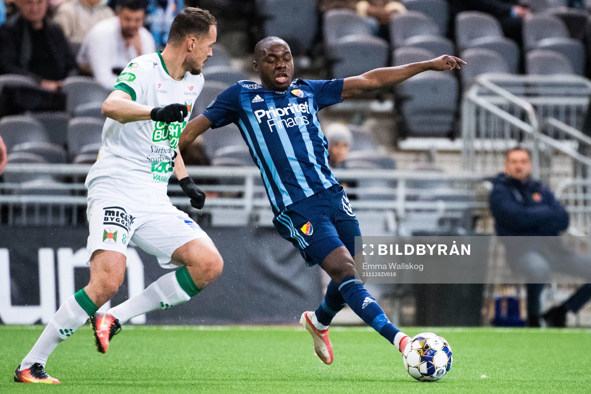 Varbergs Albert Ejupi och Djurgårdens Edward Chilufya