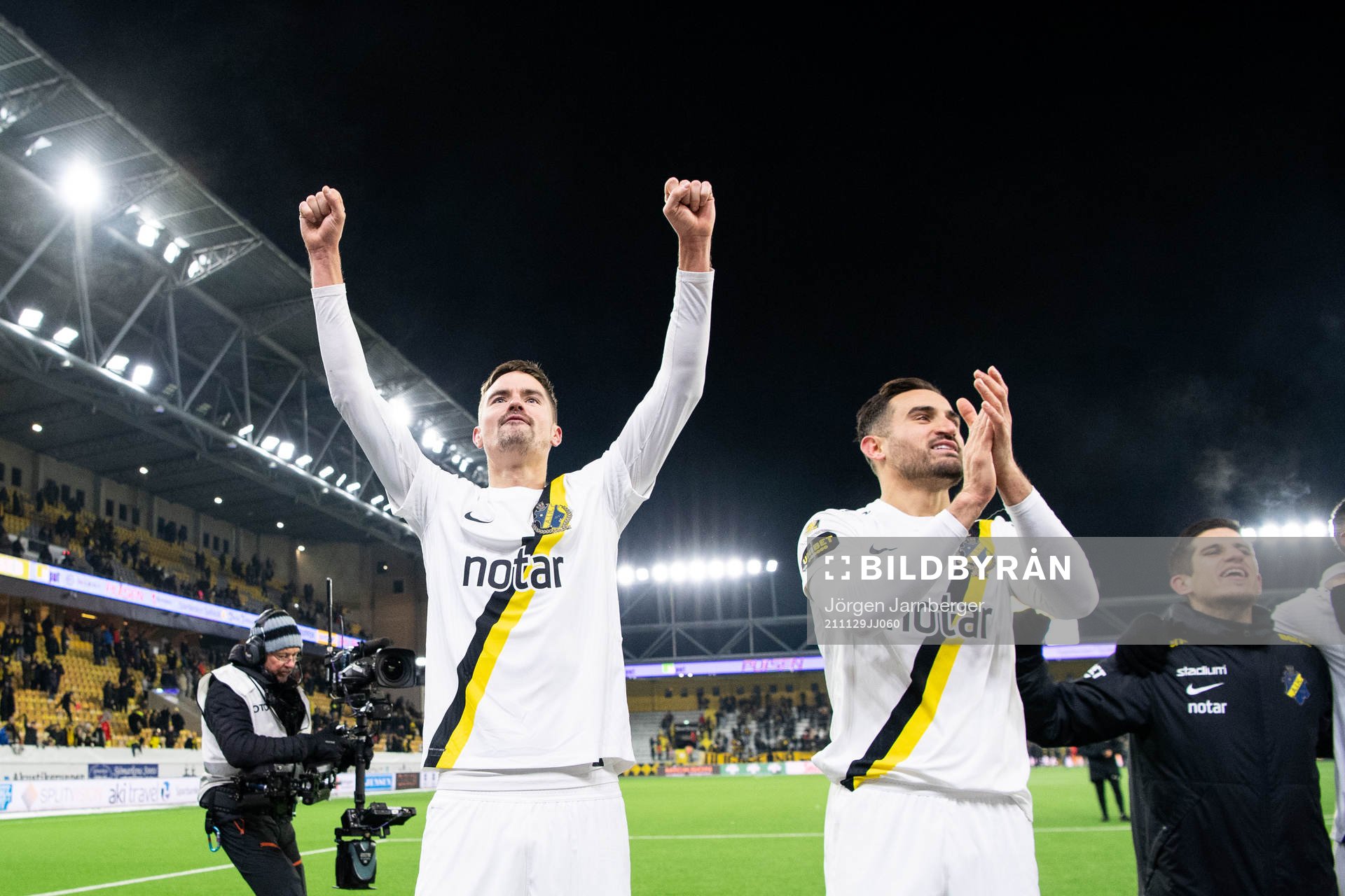 s Mikael Lustig jublar