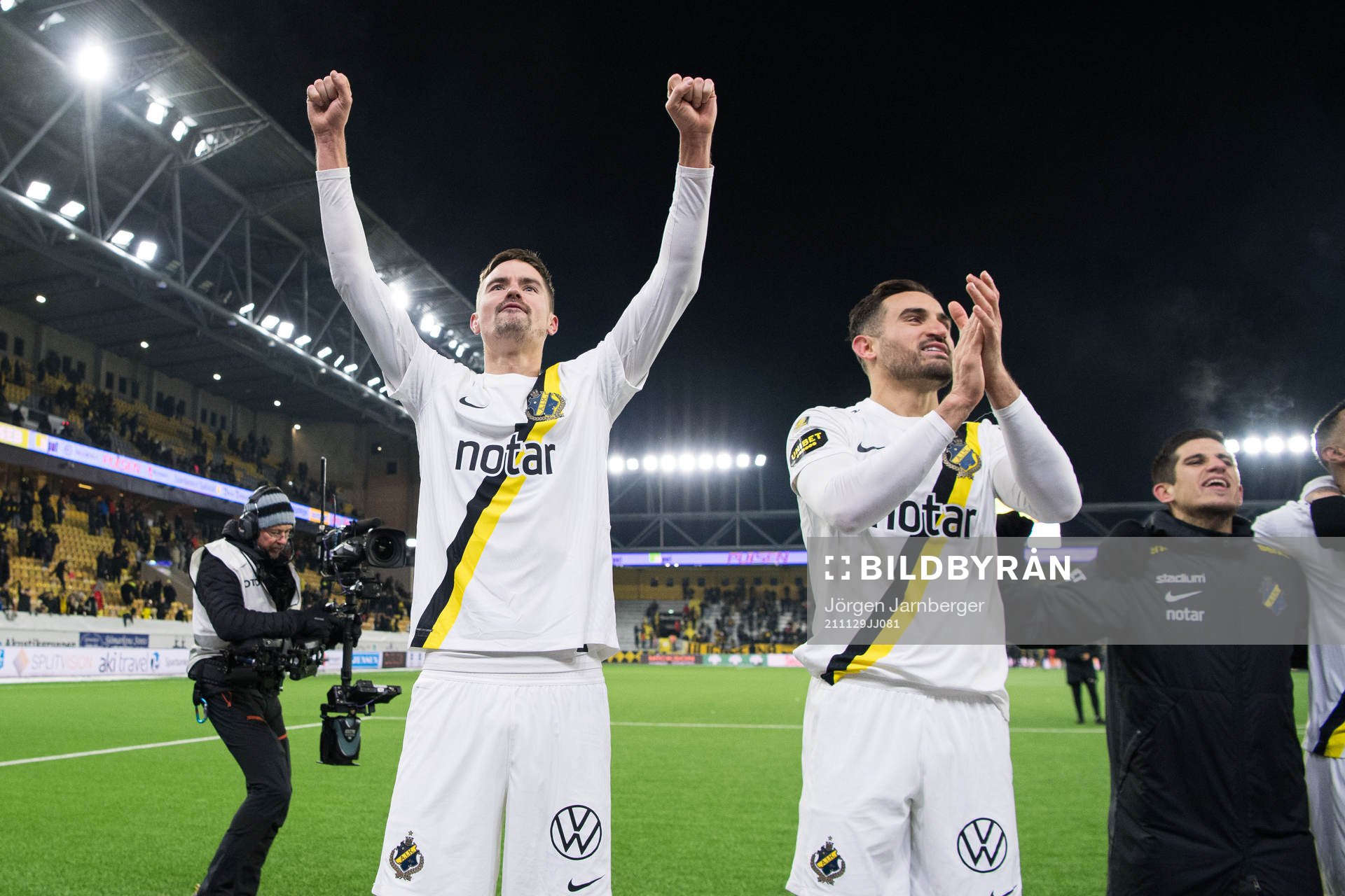 s Mikael Lustig jublar