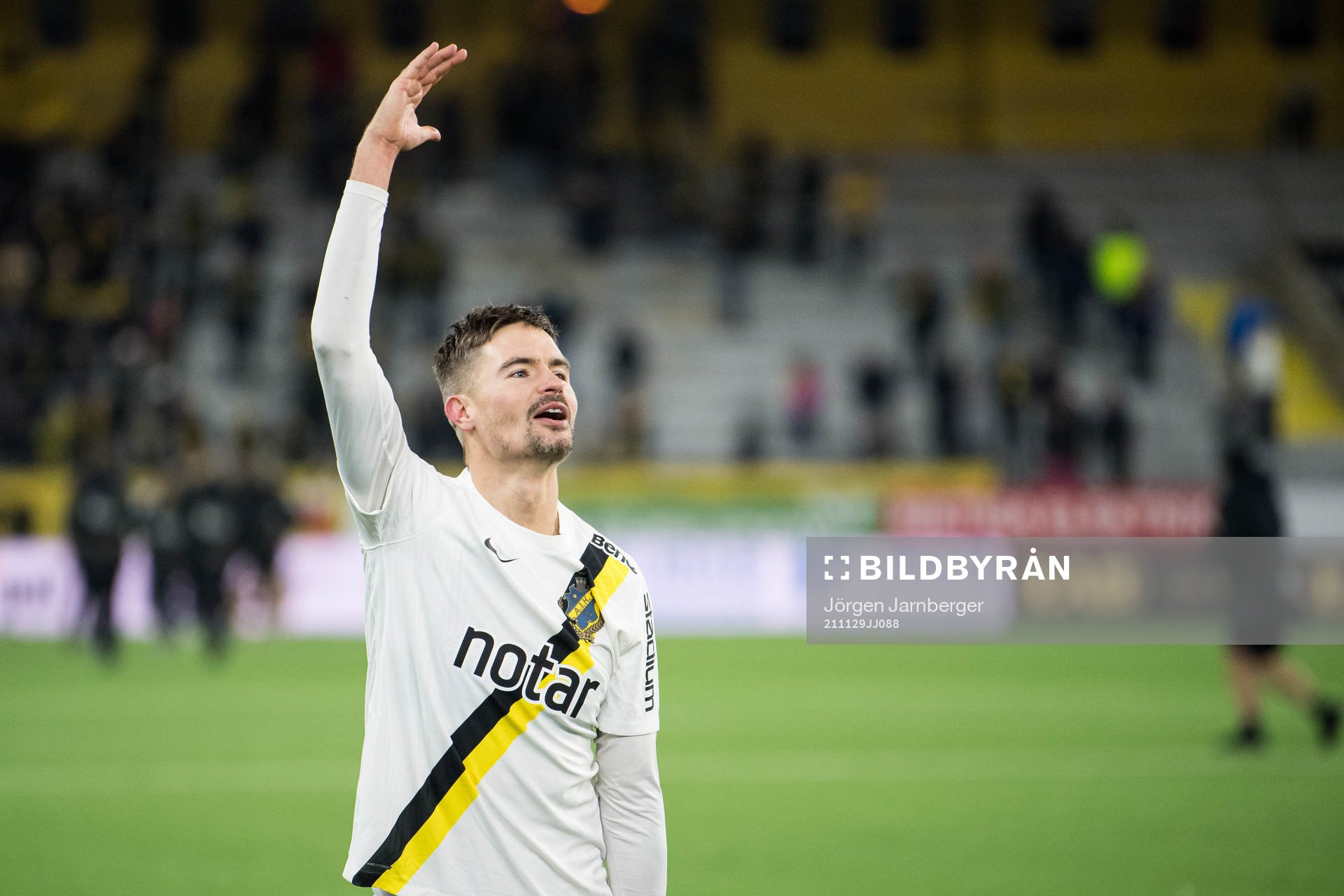 s Mikael Lustig jublar