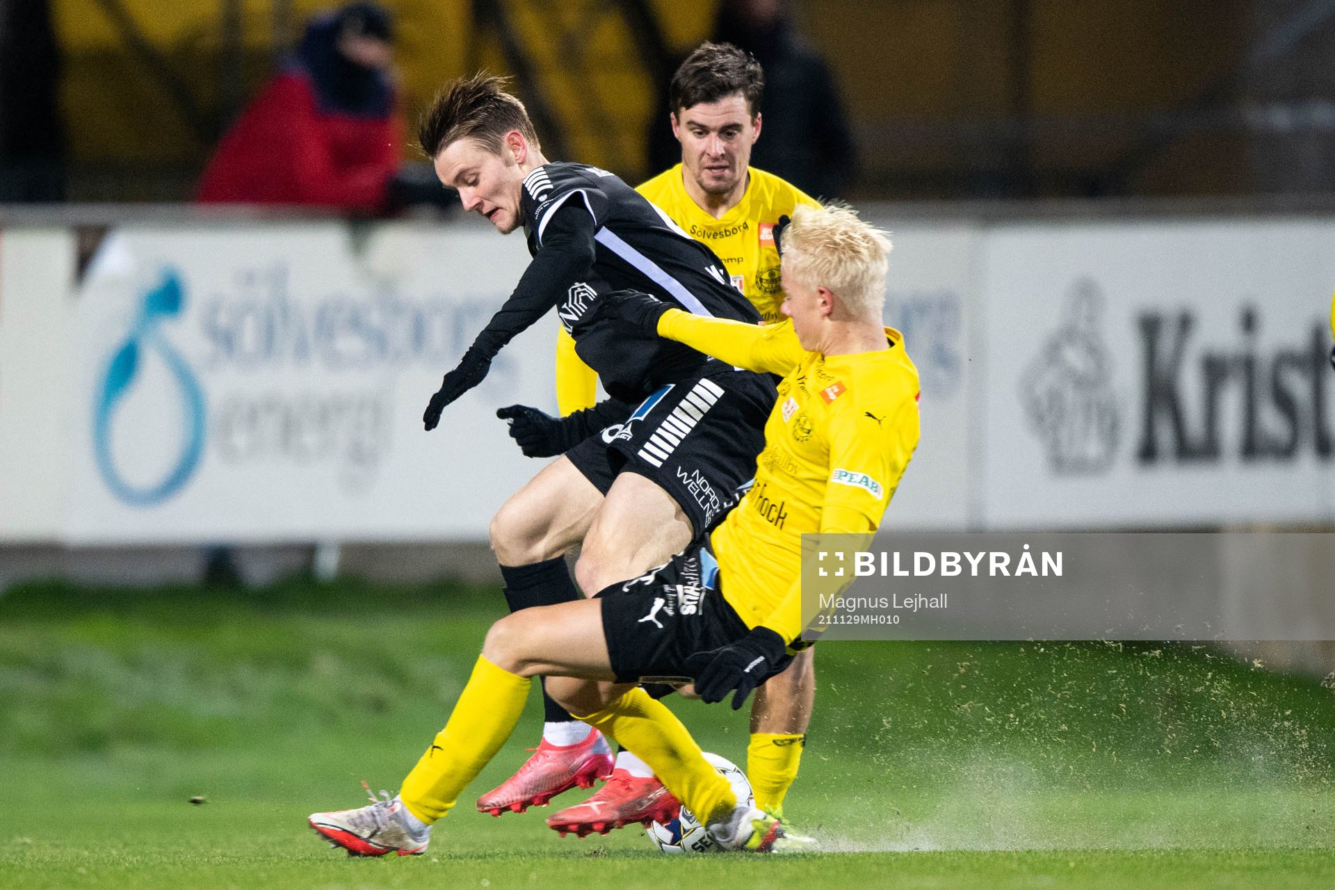 Örebros Noel Milleskog och Mjällbys Otto Rosengren
