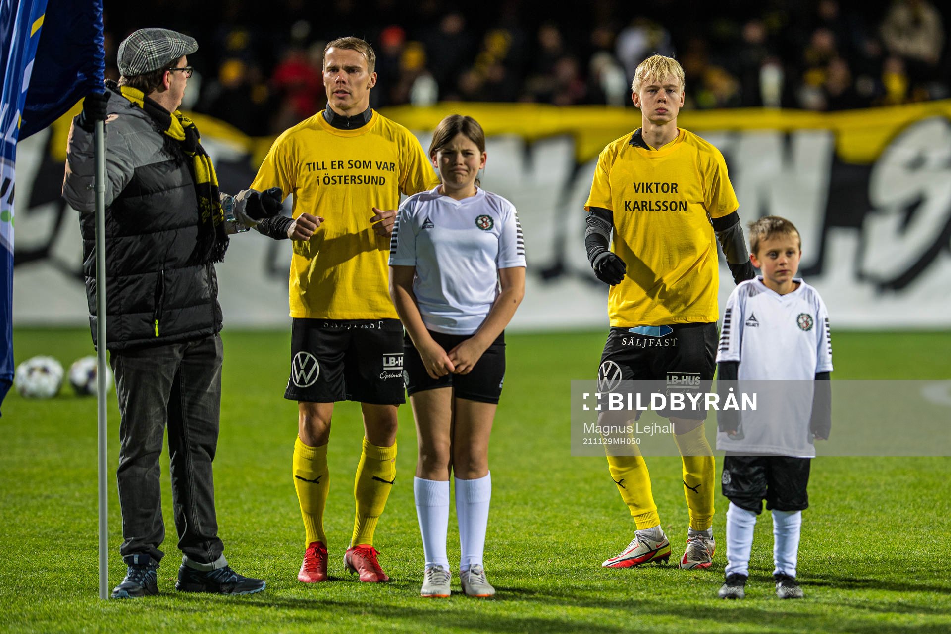 Mjällby med supportertröjor