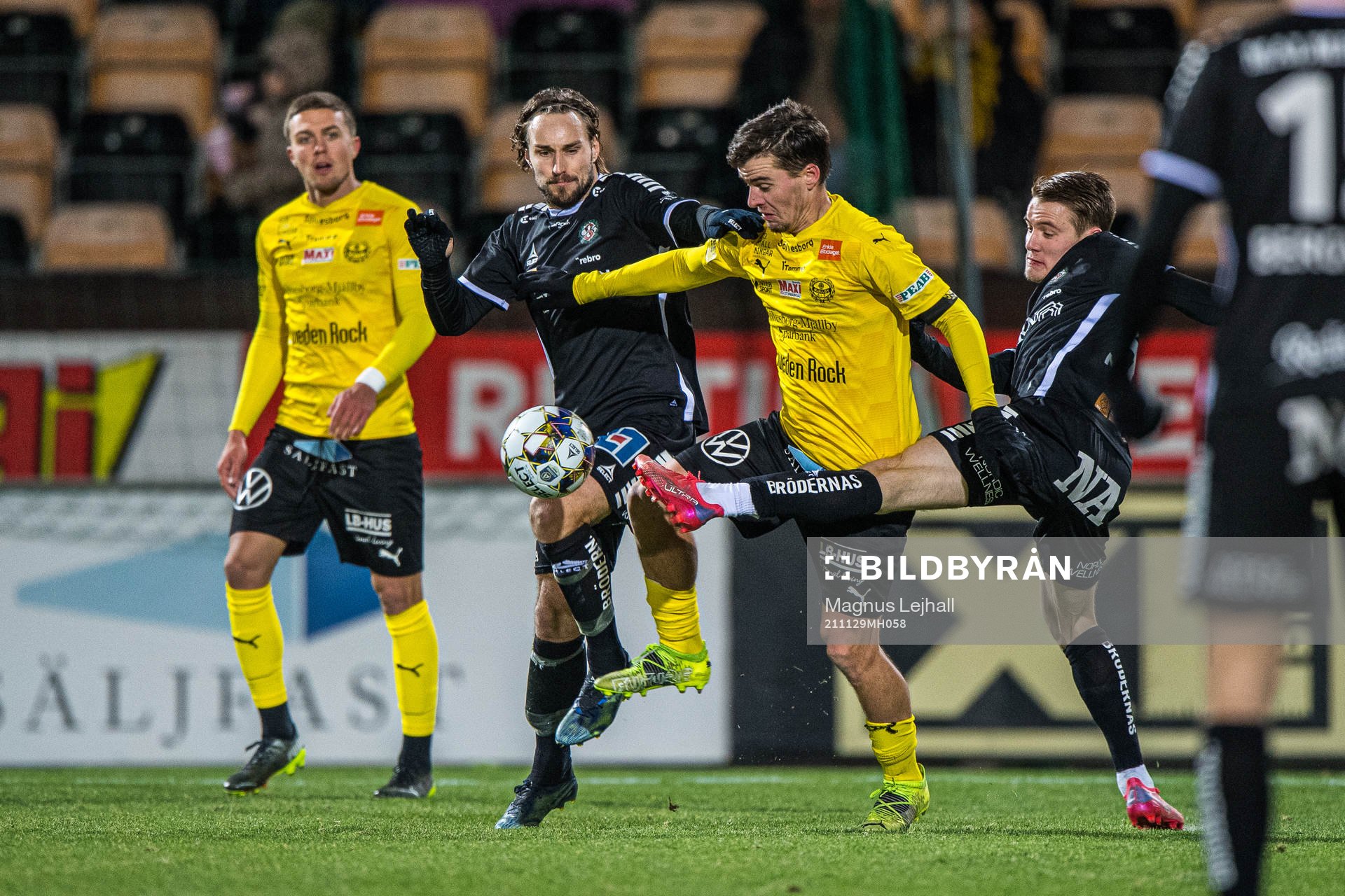 Örebros Deniz Hümmet och Mjällbys Jesper Gustavsson