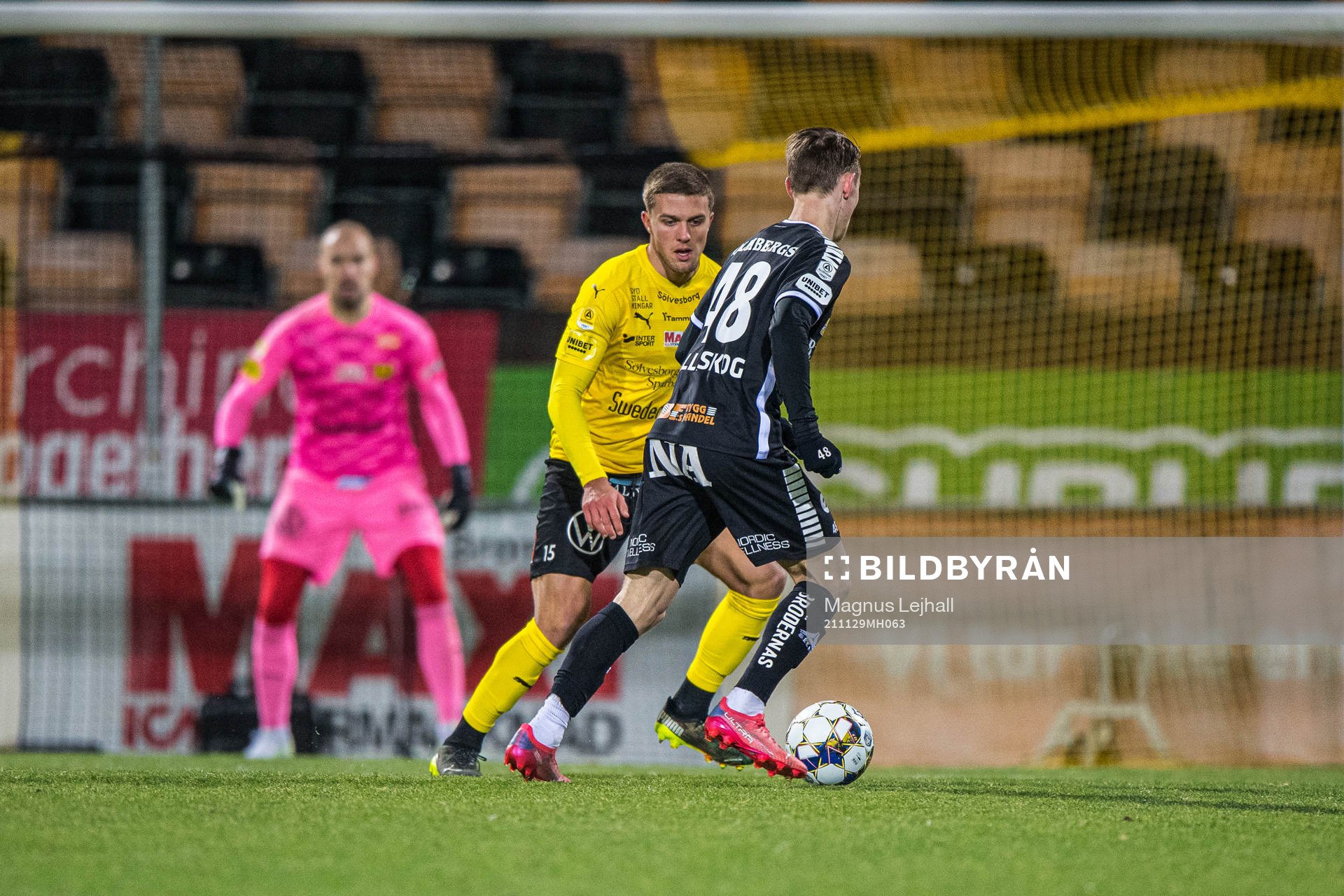 Örebros Noel Milleskog , Mjällbys Ivan Kricak