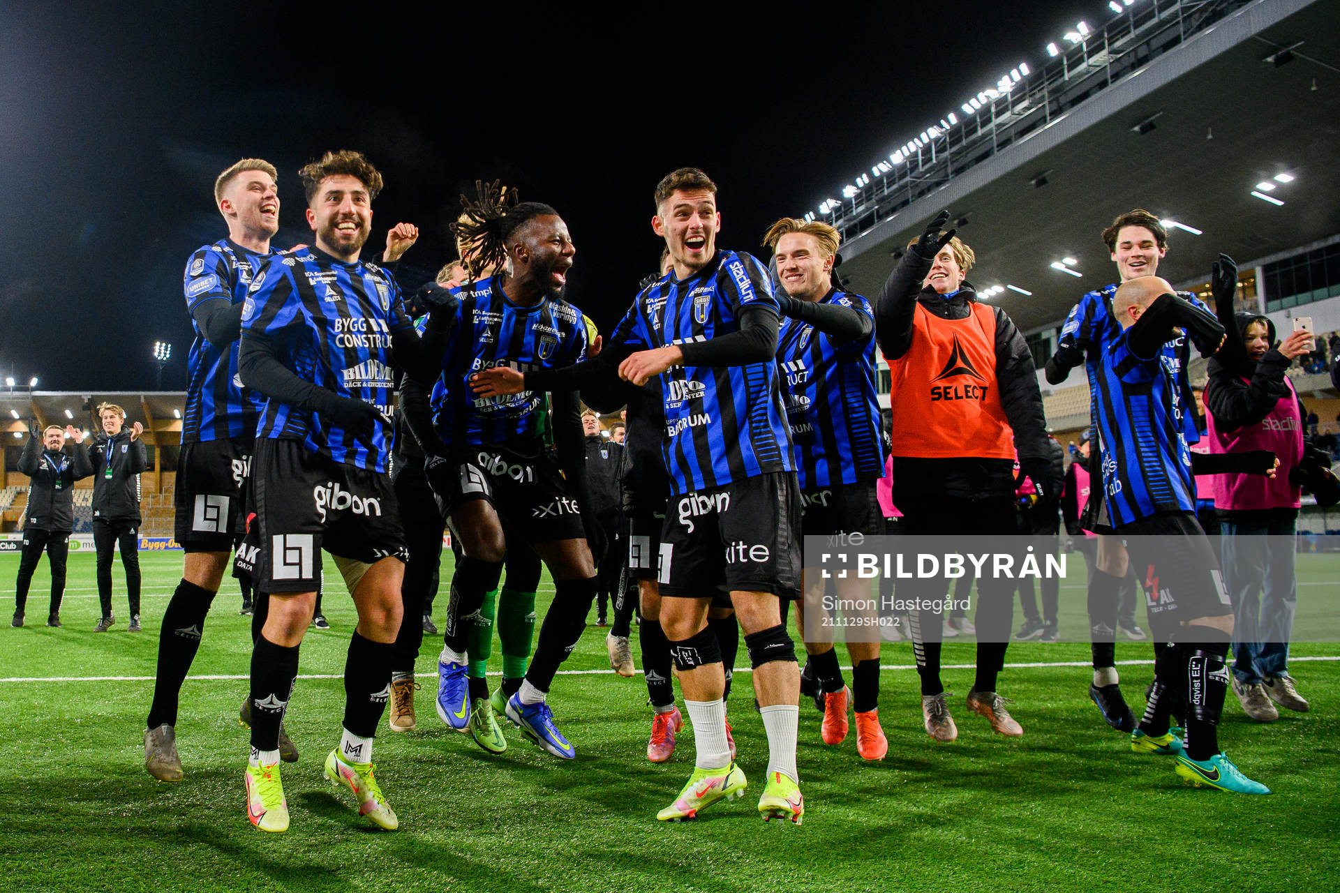 Sirius spelare jublar efter fotbollsmatchen i Allsvenskan mellan Sirius och Häcken den 29 november 2021 i Uppsala. 