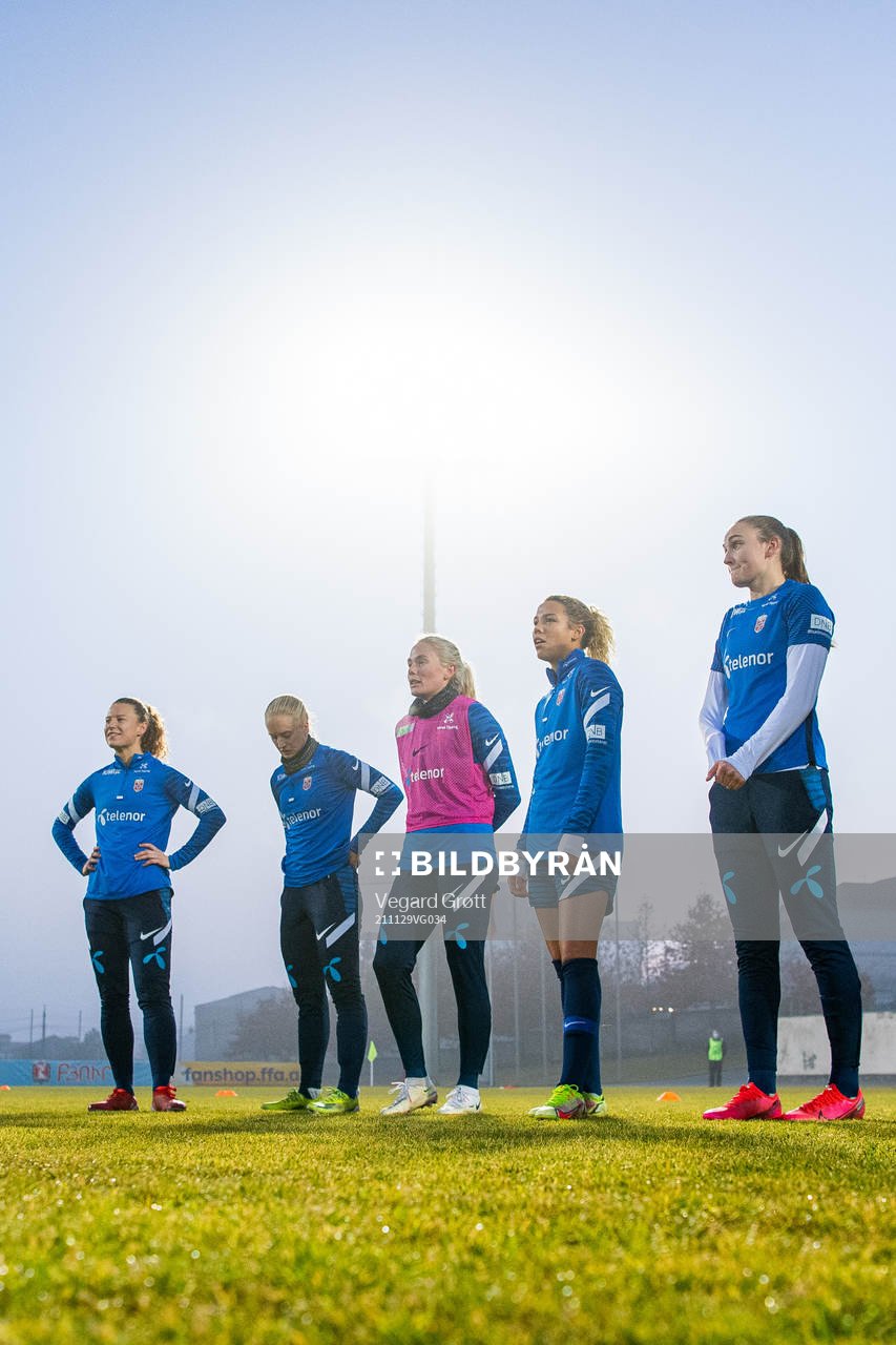 Synne Skinnes Hansen, Guro Bergsvand, Celin Bizet Ildhusøy