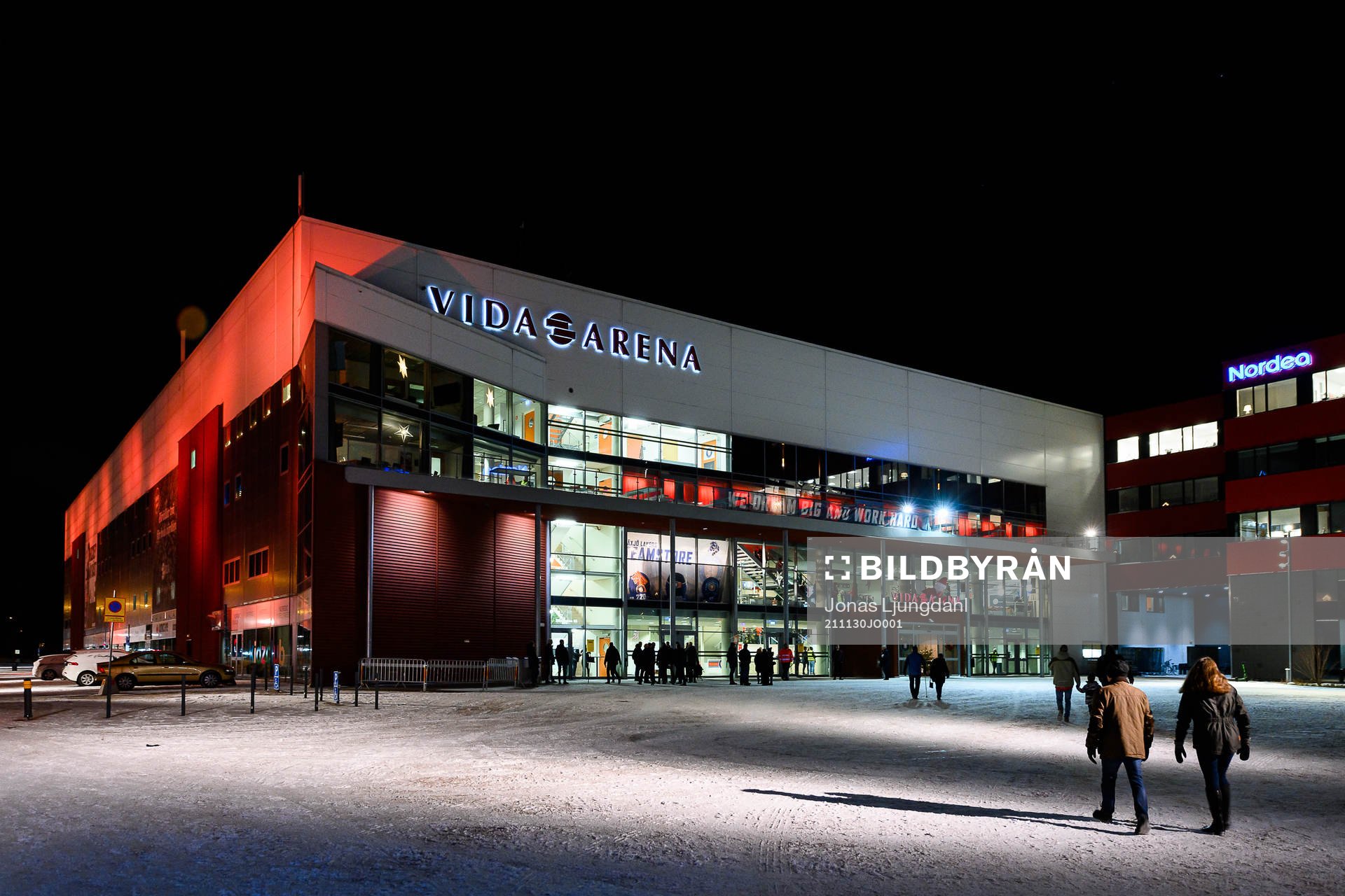 Exteriör vy på Vida arena före ishockeymatchen i SHL