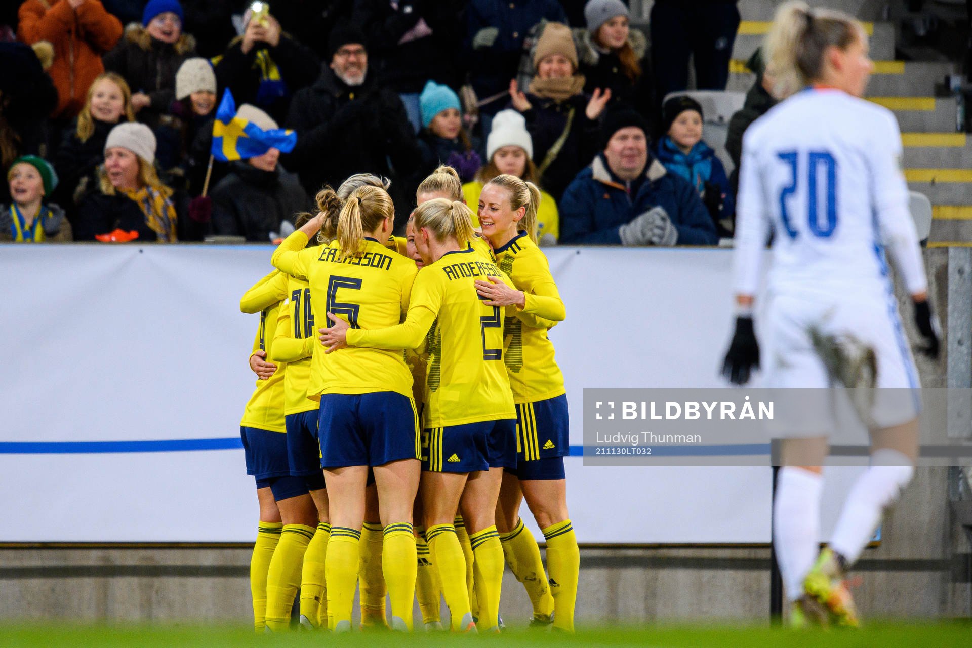 Players of Sweden celebrate the 1-0 goal by Lina Hurtig during the FIFA Women's World Cup qualifying football match between Sweden and Slovakia on November 30, 2021 in Malmö.
