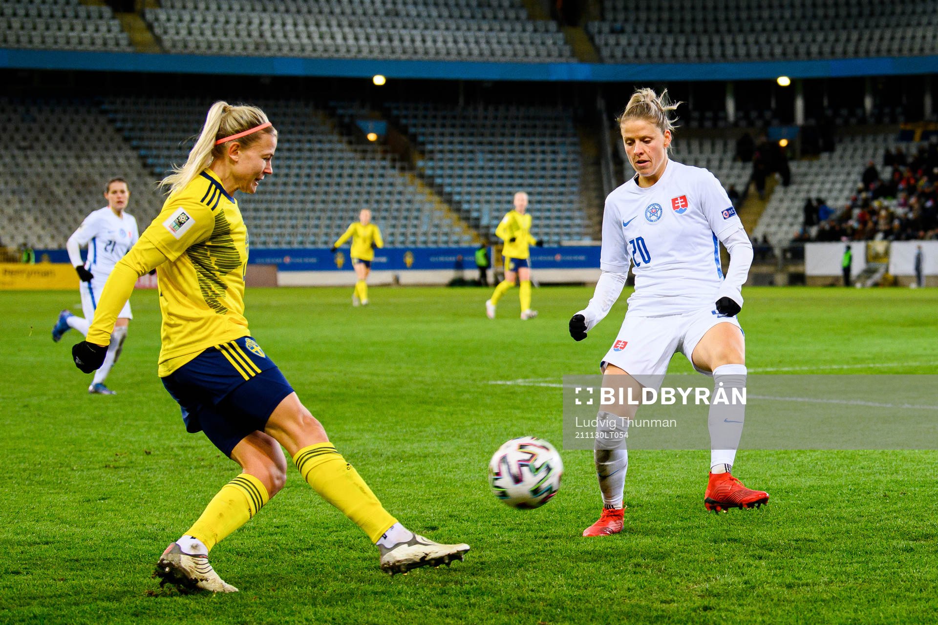 Hanna Glas of Sweden and Jana Vojtekova of Slovakia