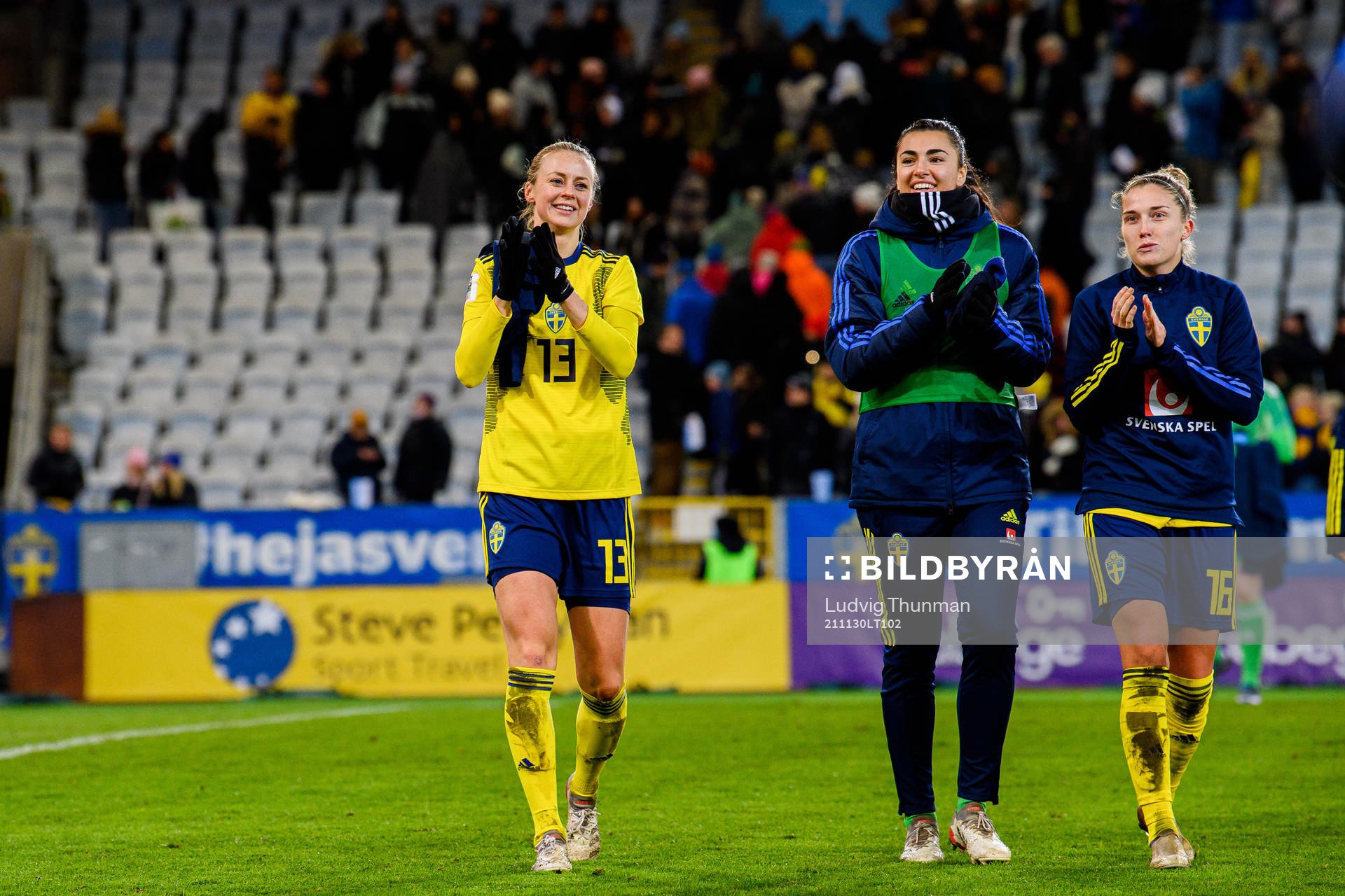 Amanda Ilestedt, goalkeeper Zecira Musovic and Filippa Angeldahl of Sweden celebrate after the FIFA Women's World Cup qualifying football match between Sweden and Slovakia on November 30, 2021 in Malmö.