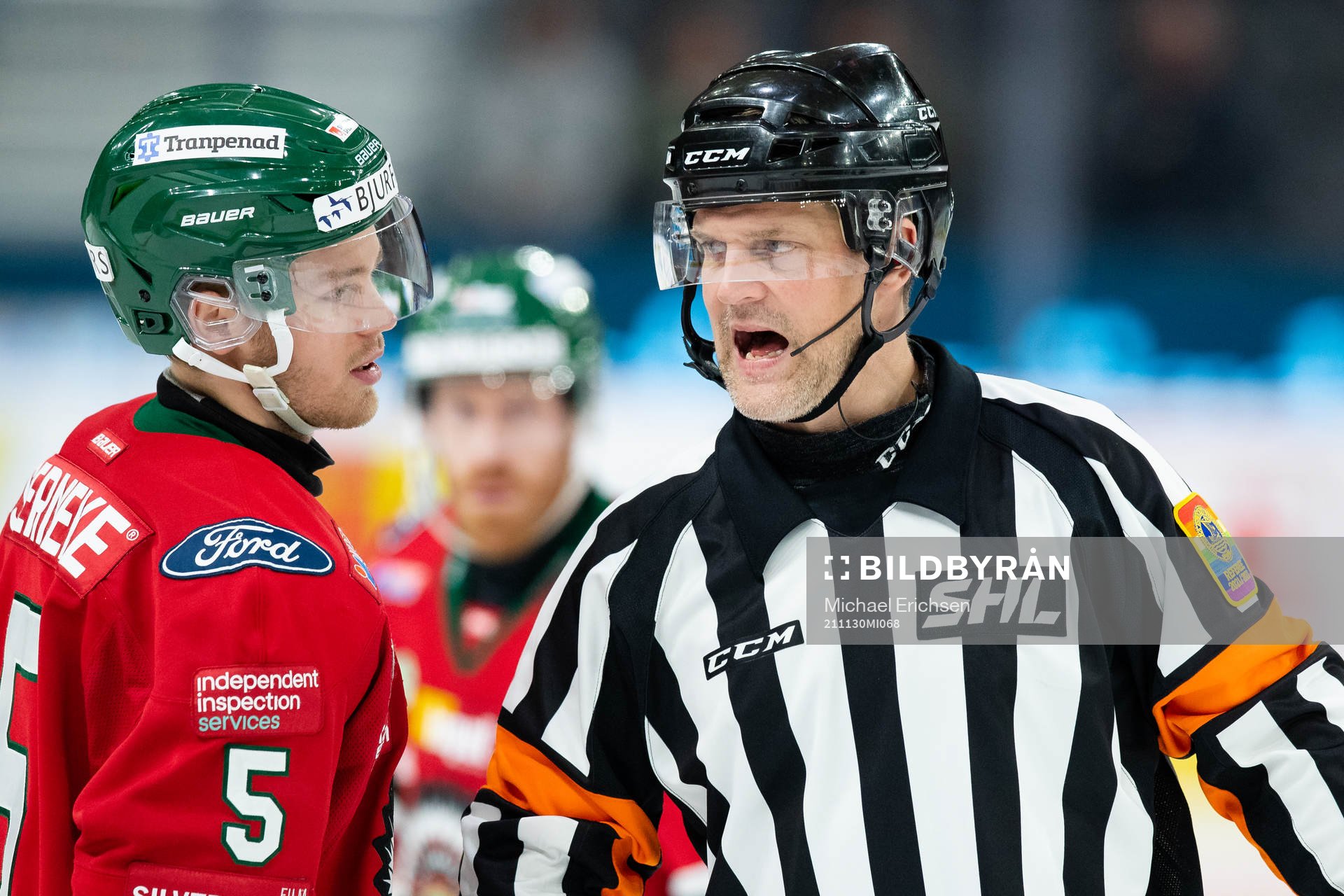 Frölundas Filip Johansson och domare Mikael Nord