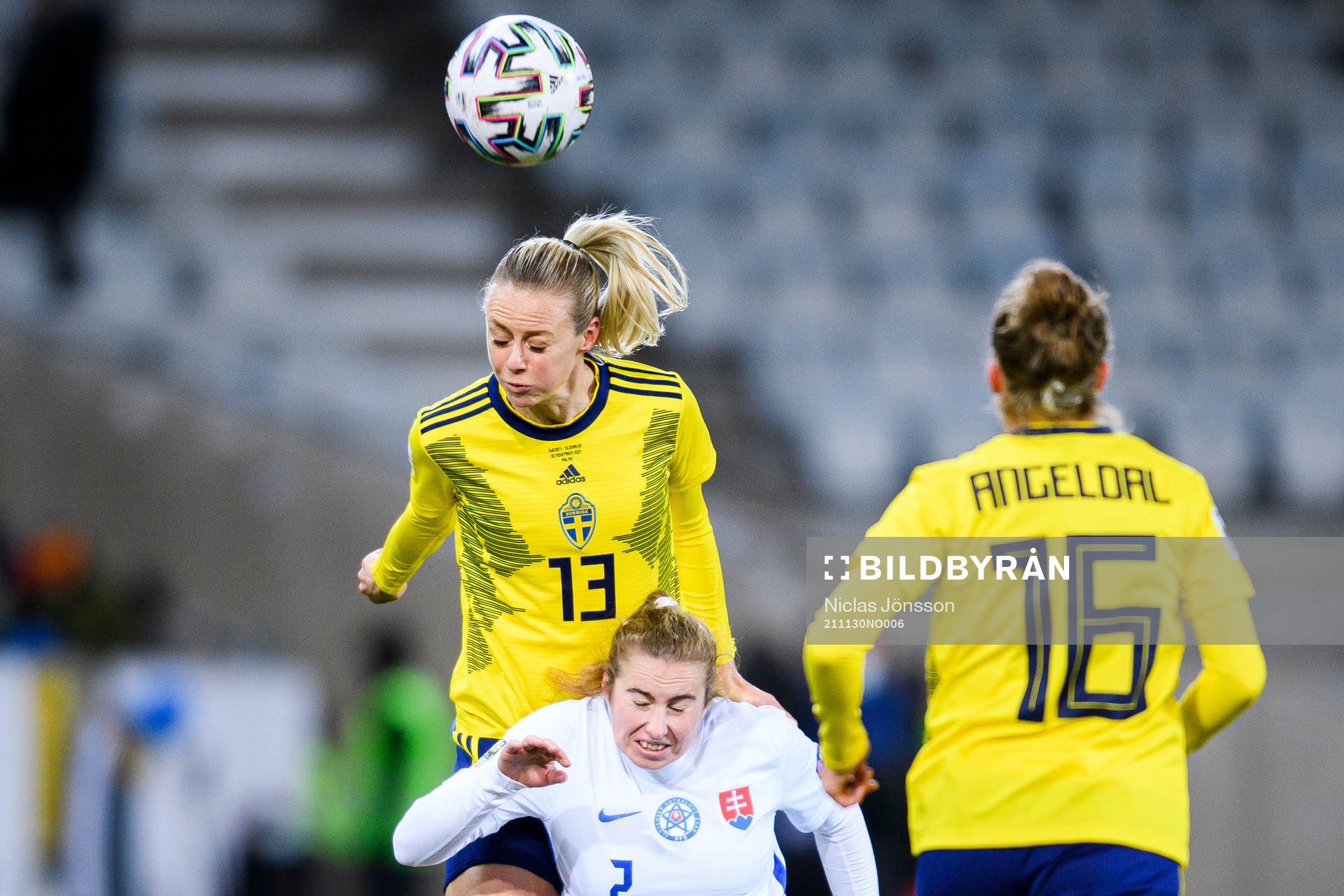 Amanda Ilestedt of Sweden and Laura Zemberyova of Slovakia