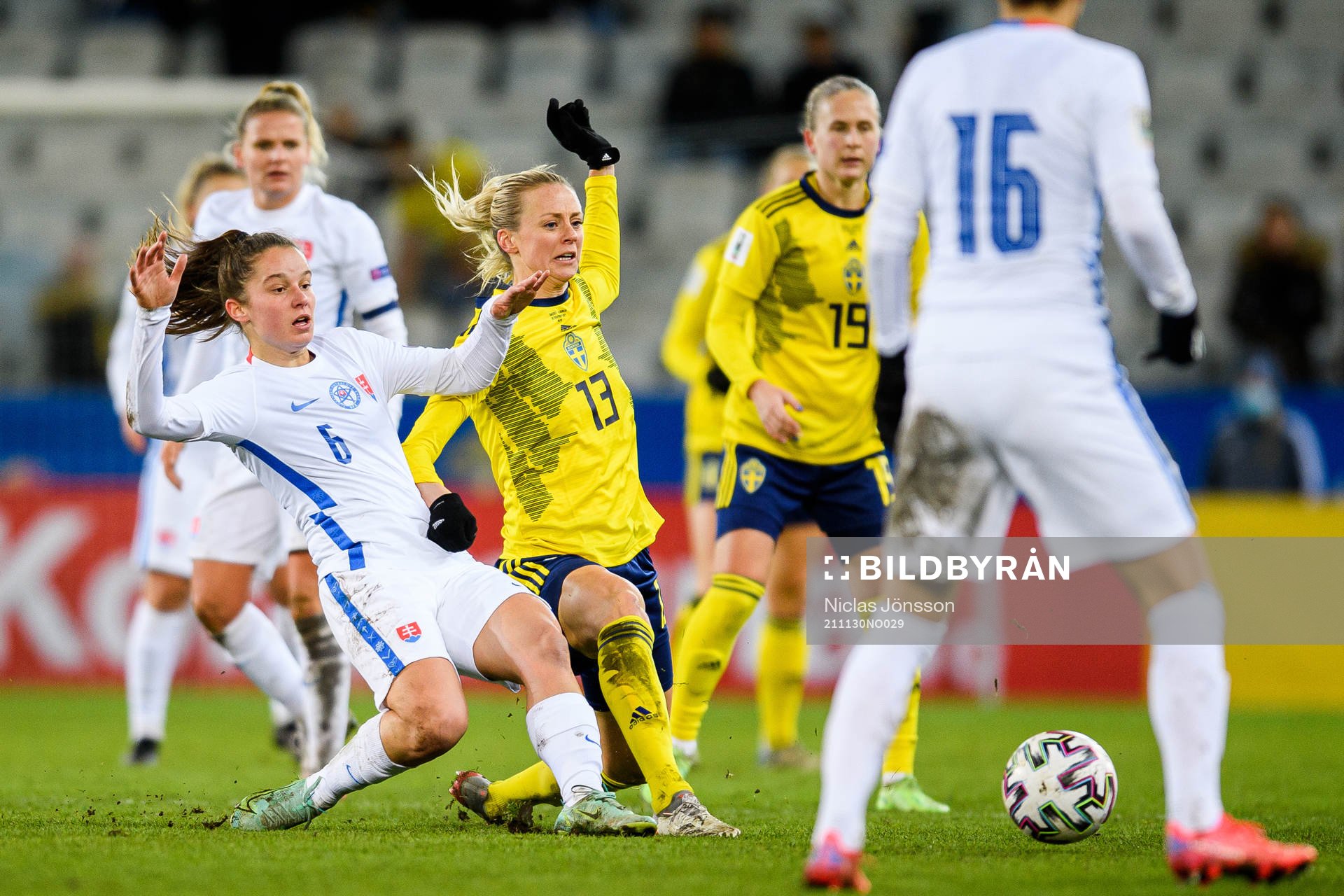 Viktoria Ceriova of Slovakia and Amanda Ilestedt of Sweden