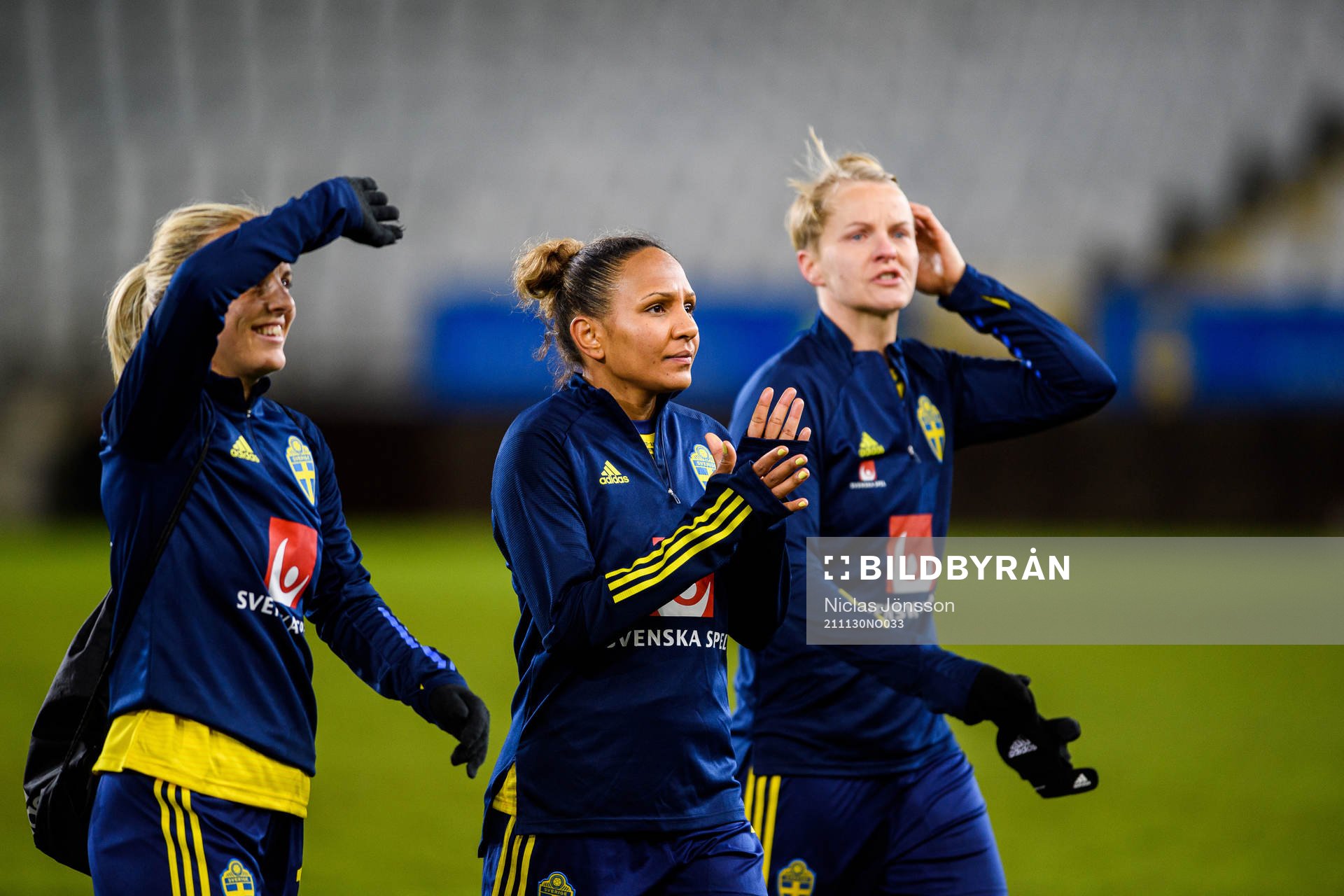 Mimmi Larsson , Madelen Janogy and Nilla Fischer of Sweden celebrate after the FIFA Women's World Cup qualifying football match between Sweden and Slovakia on November 30, 2021 in Malmö.