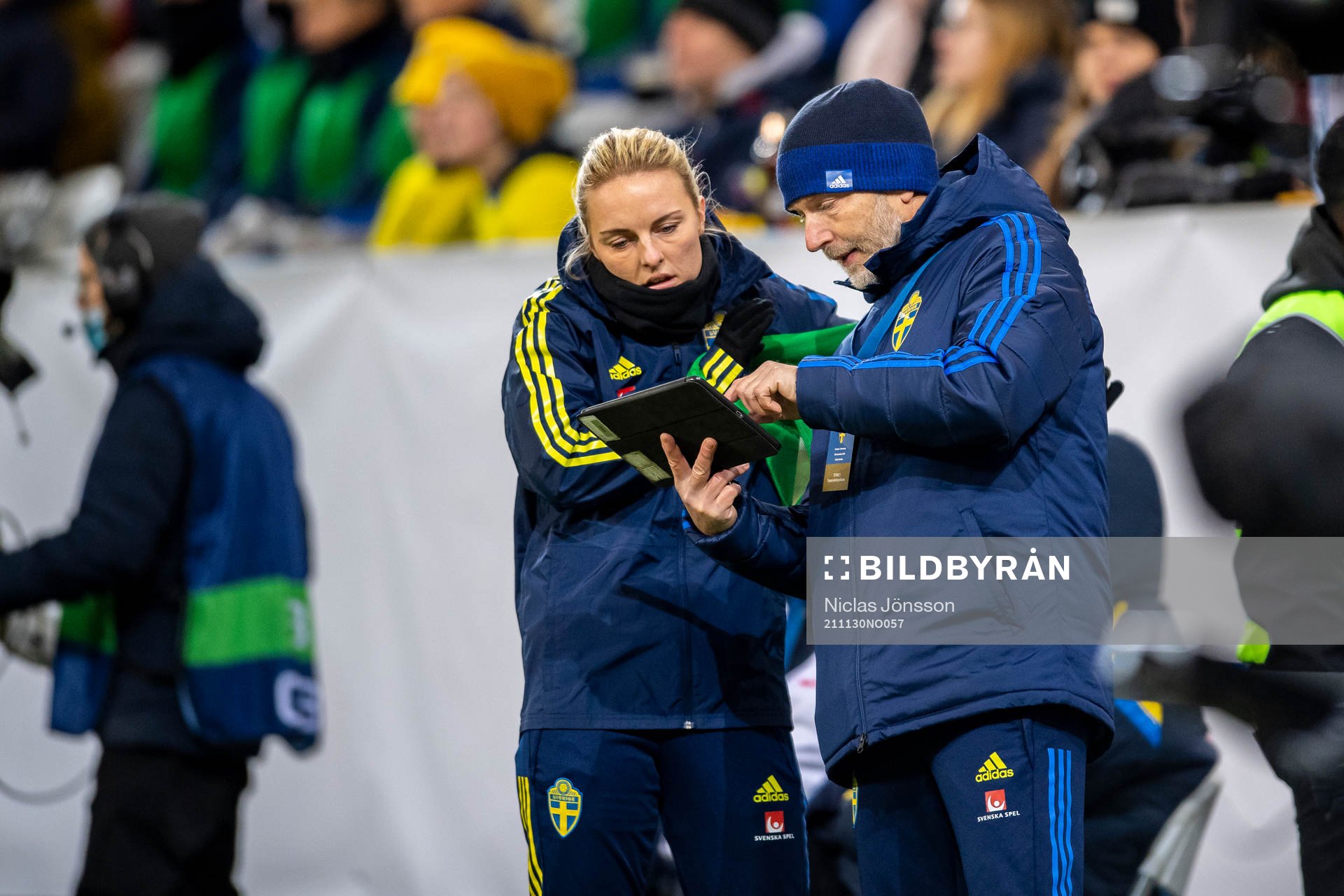 Mimmi Larsson and Pontus Ekblom, physio of Sweden