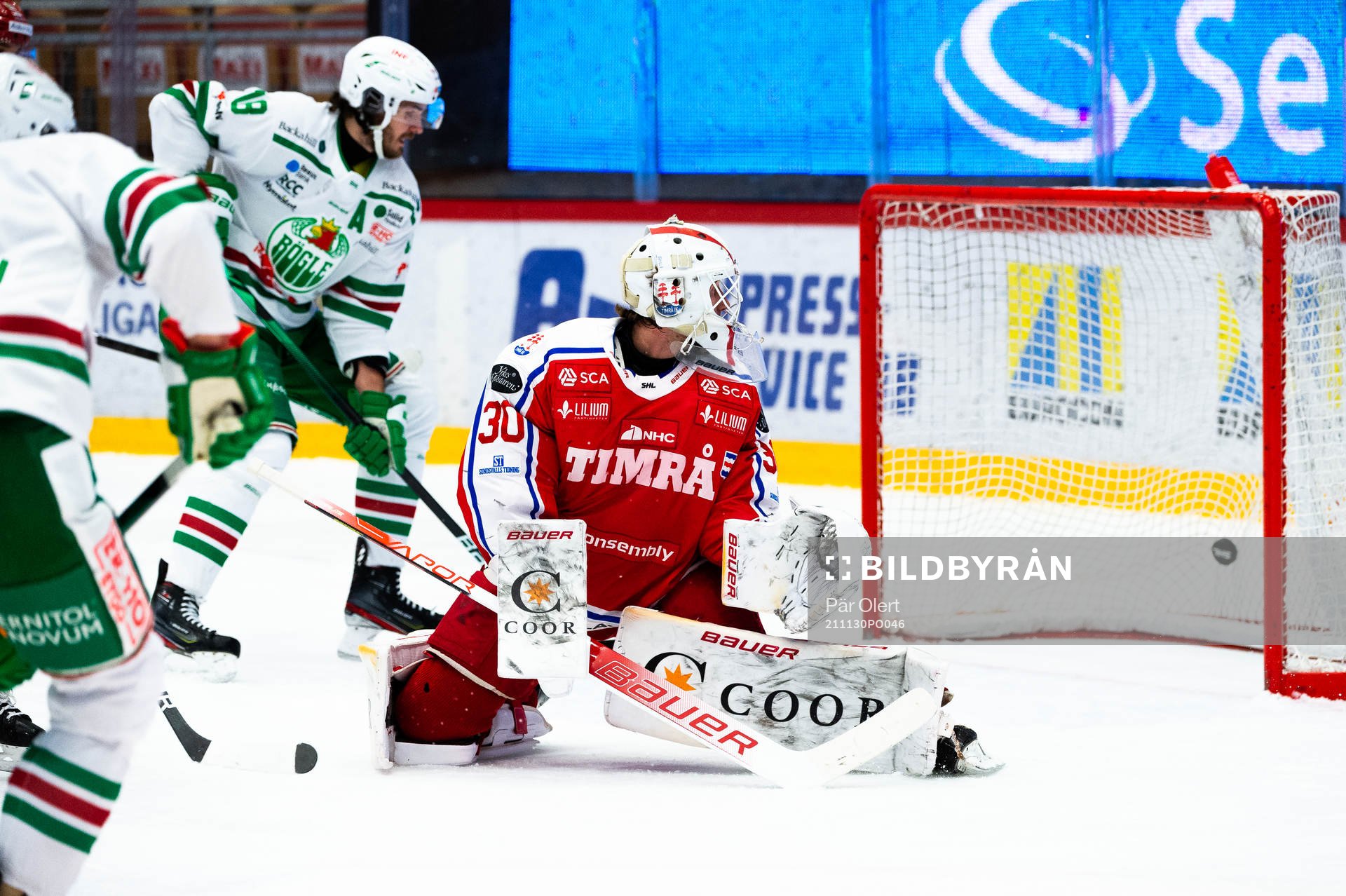 Timrås målvakt Jacob Johansson släpper in 1-1 av Rögles