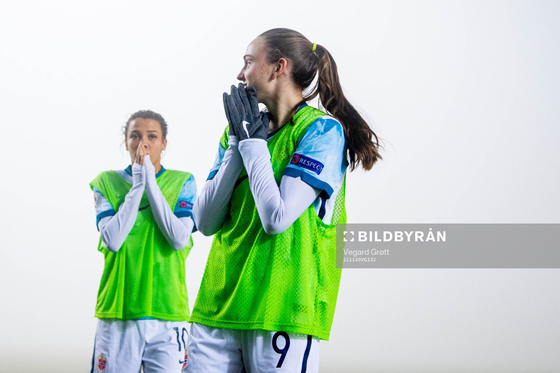 Celin Bizet Ildhusøy and Vilde Hasund of Norway reacts