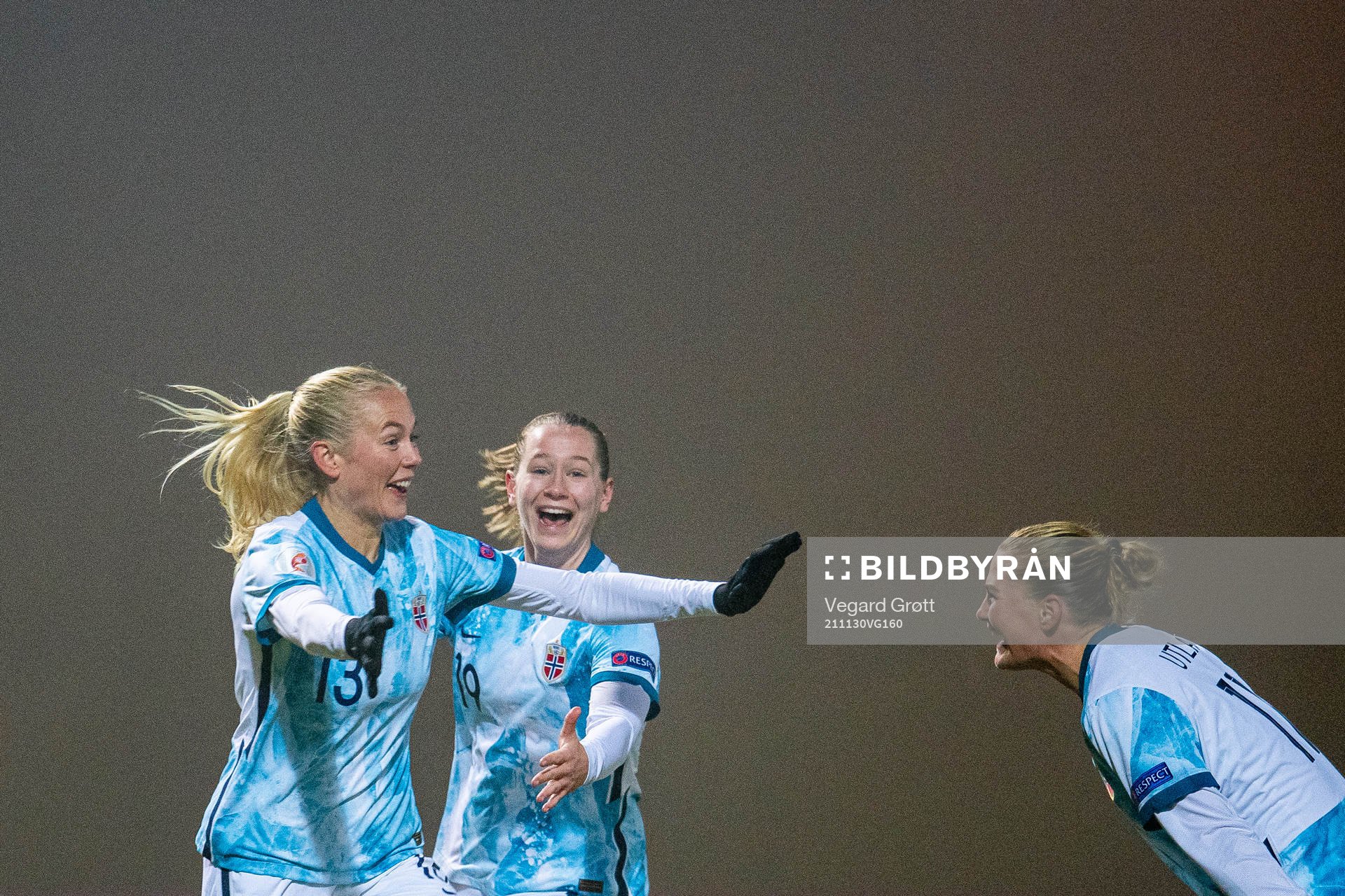 Guro Bergsvand of Norway celebrates with teammates