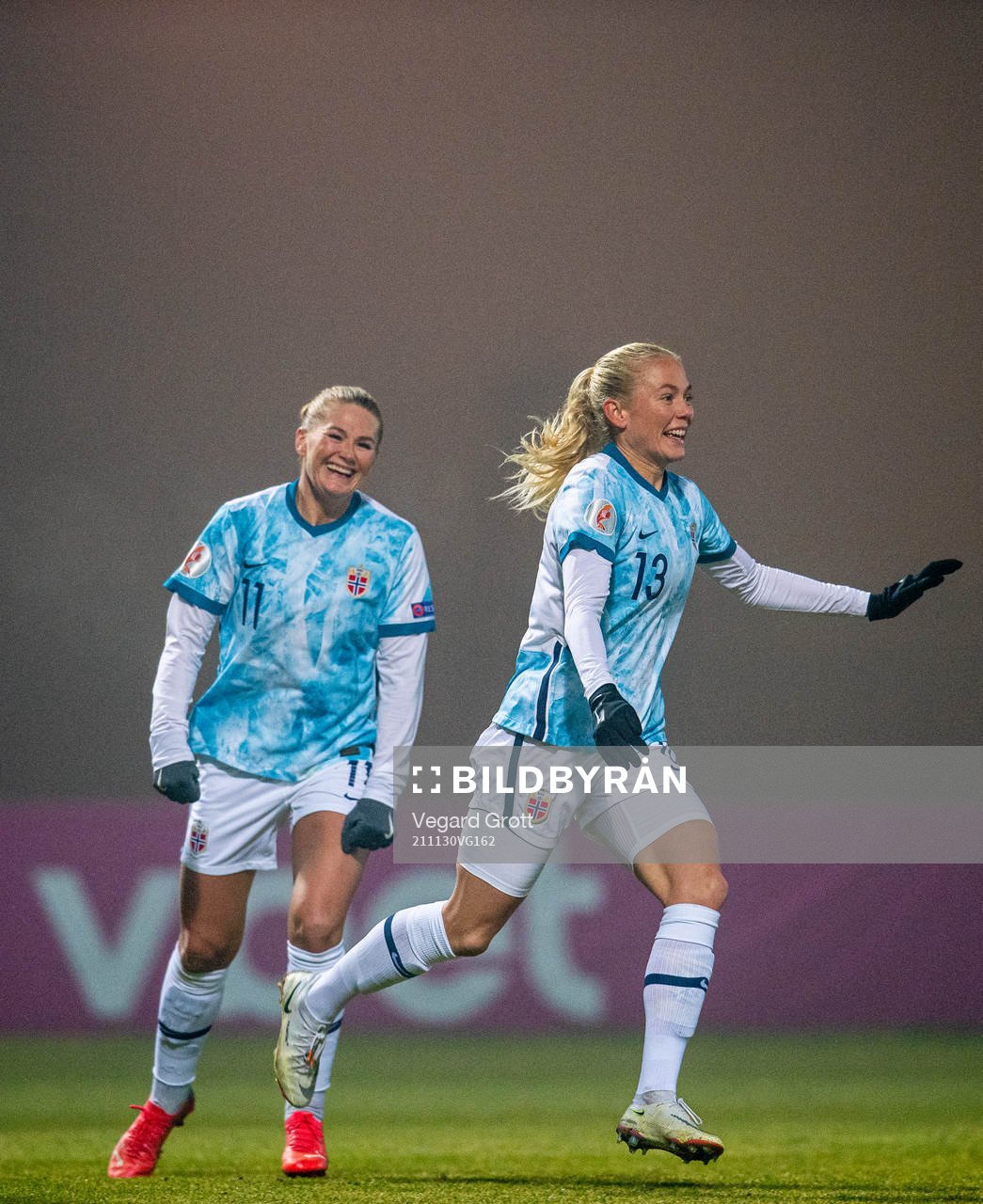Guro Bergsvand of Norway celebrates with teammate