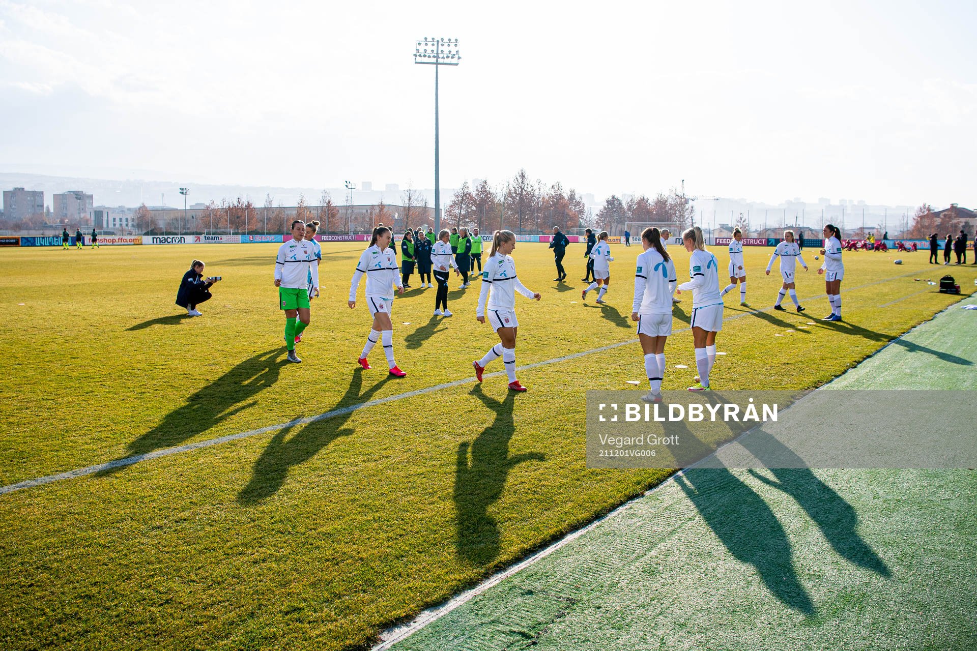Players of Norway warm up