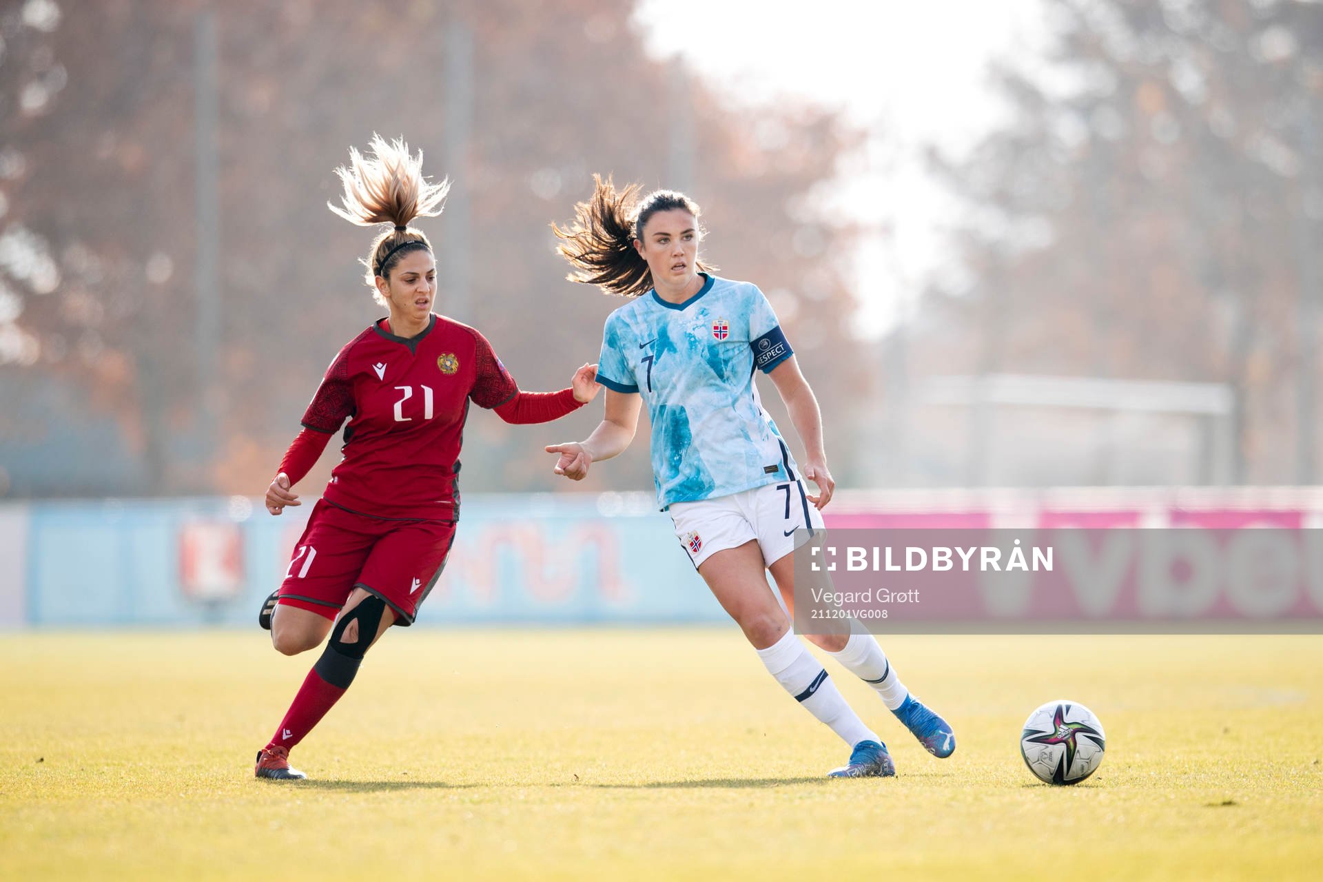 Mariam Petrosyan of Armenia and Ingrid Syrstad Engen of