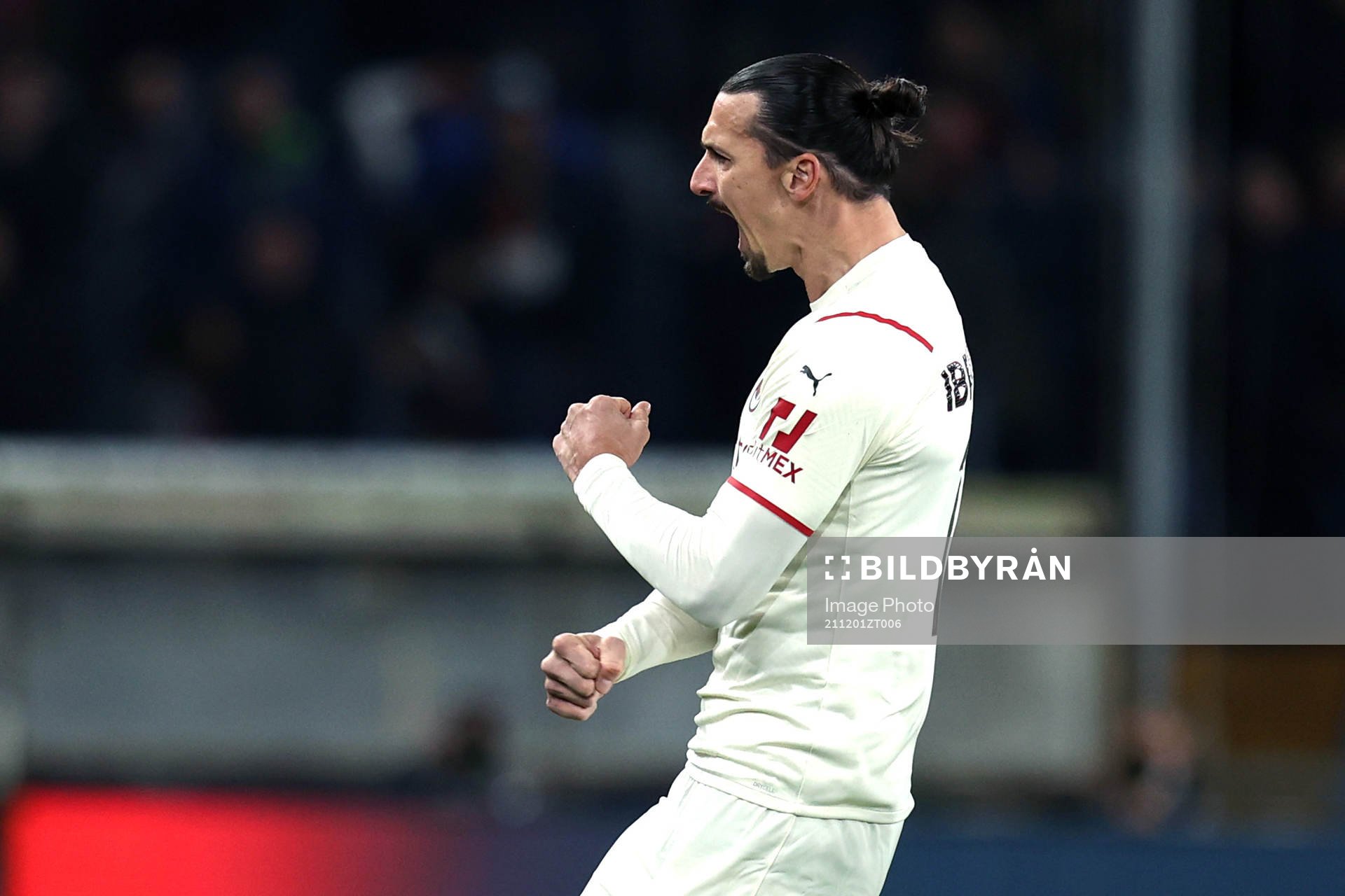 Zlatan Ibrahimovic of Milan celebrates the 1-0 goal